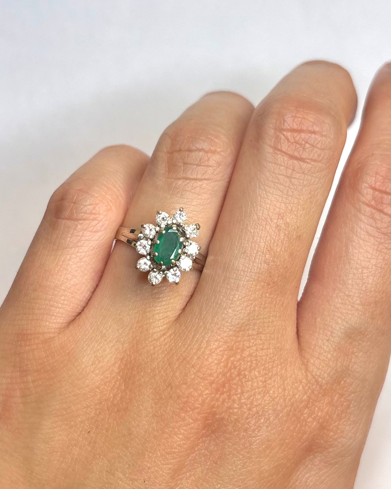 Bague Marguerite Émeraude 0.58 carat & Diamants 0.50 carat "Dua" - Elliade Paris