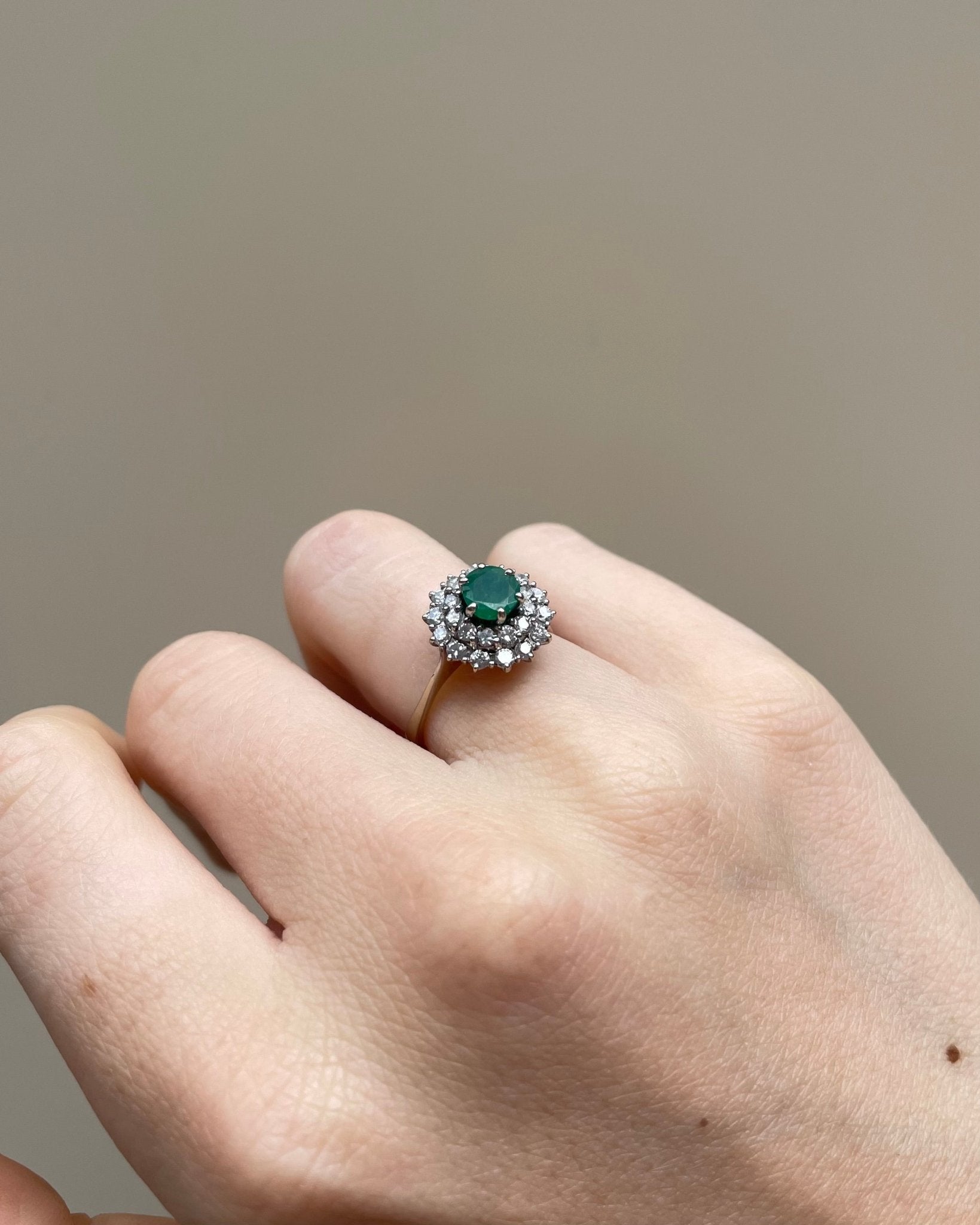 Bague Marguerite Emeraude 0.60 carat & Diamants "Elena" - Elliade Paris