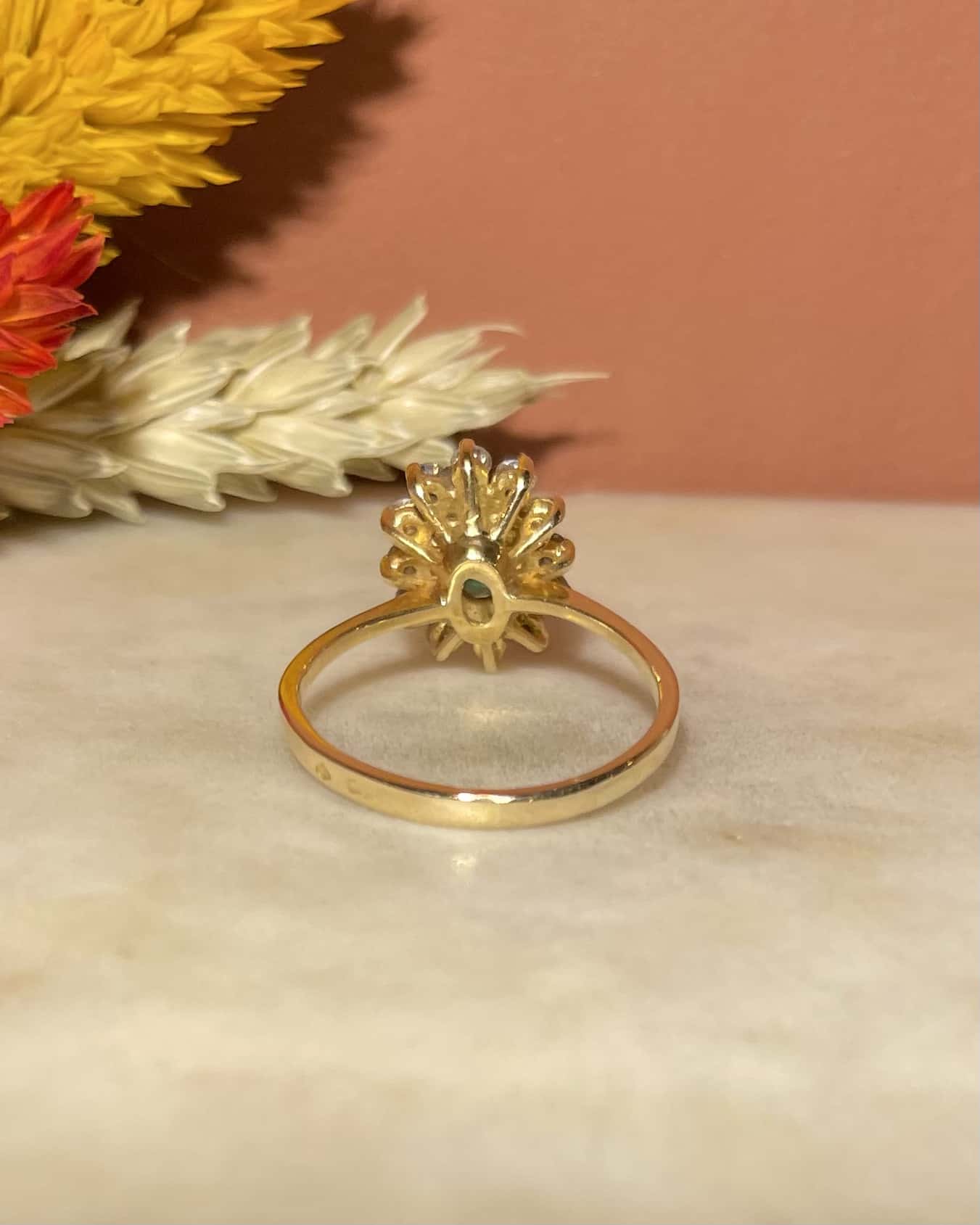 Bague Marguerite Émeraude 0.60 carat & Diamants "Niamh" - Elliade Paris