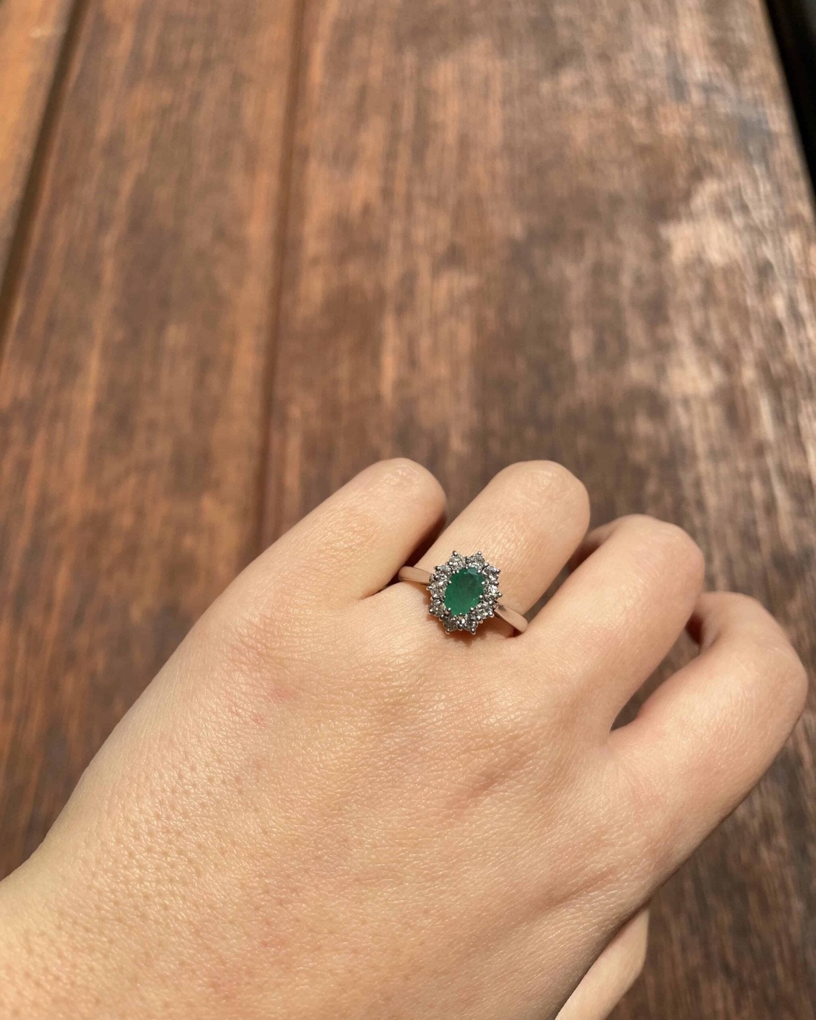 Bague Marguerite Émeraude 0.60 carat & Diamants "Noémie" - Elliade Paris
