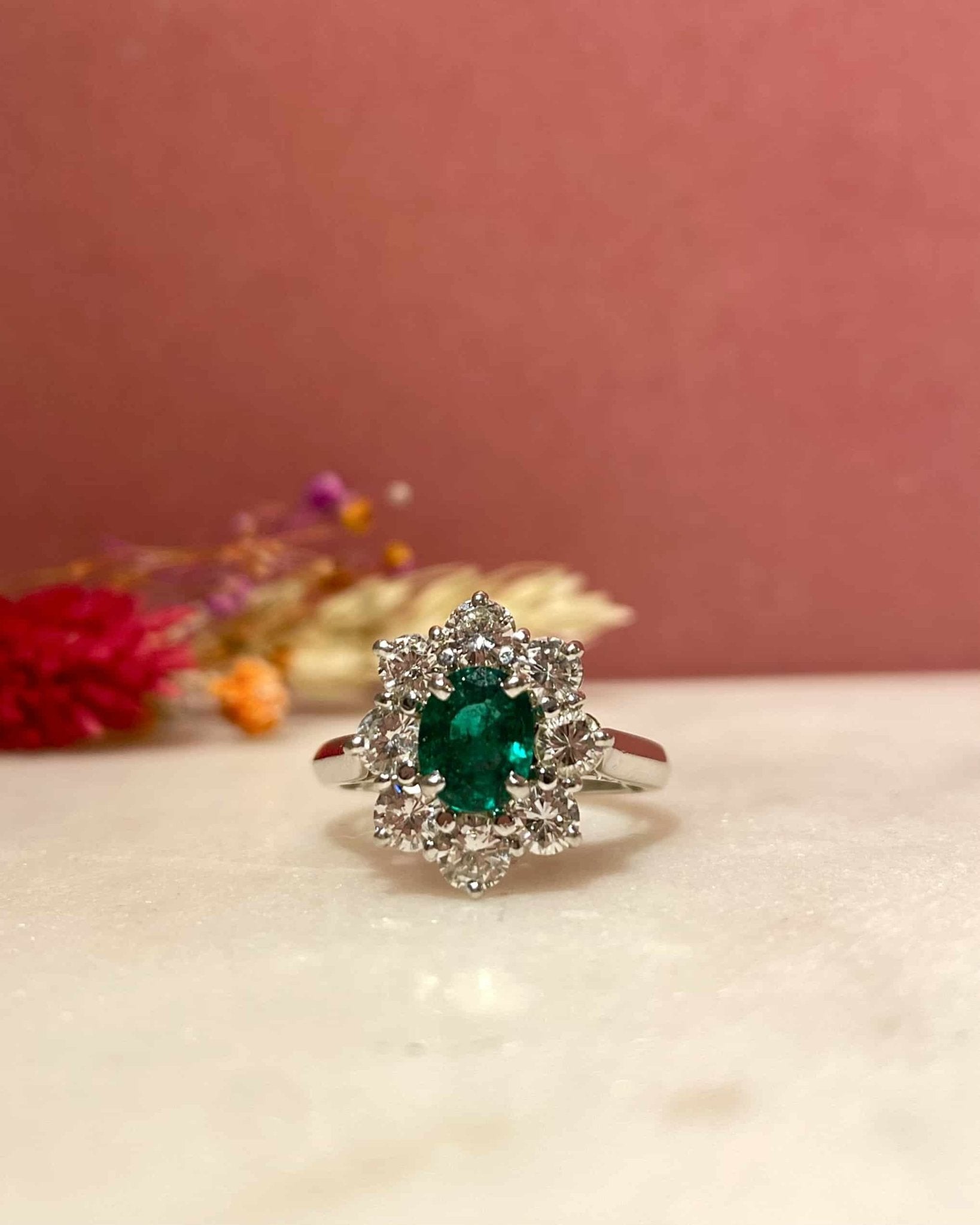 Bague Marguerite Émeraude 0.65 carat & Diamants "Lewan" - Elliade Paris