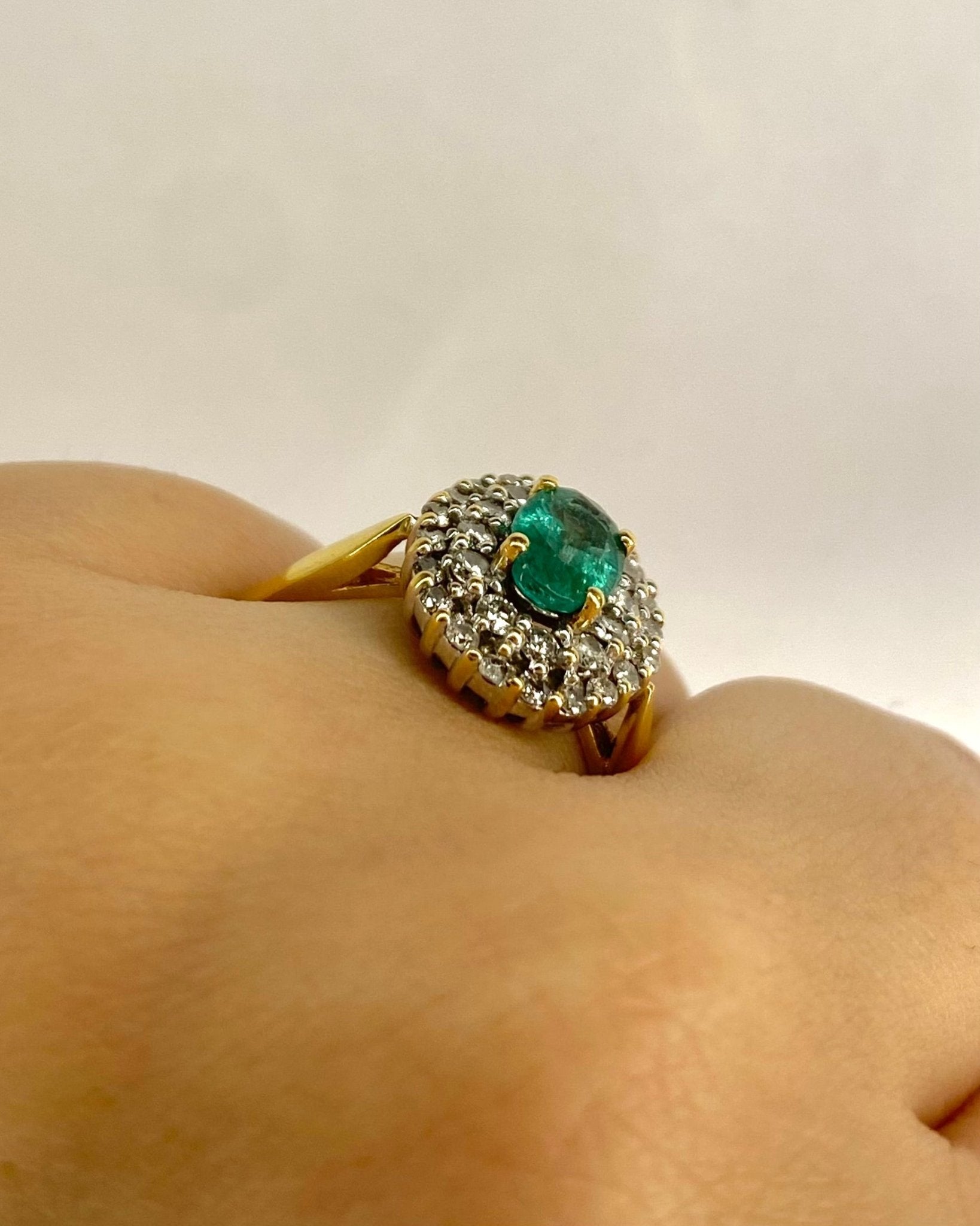 Bague Marguerite Émeraude 0.70 carat & Diamants 0.44 carat "Lia" - Elliade Paris