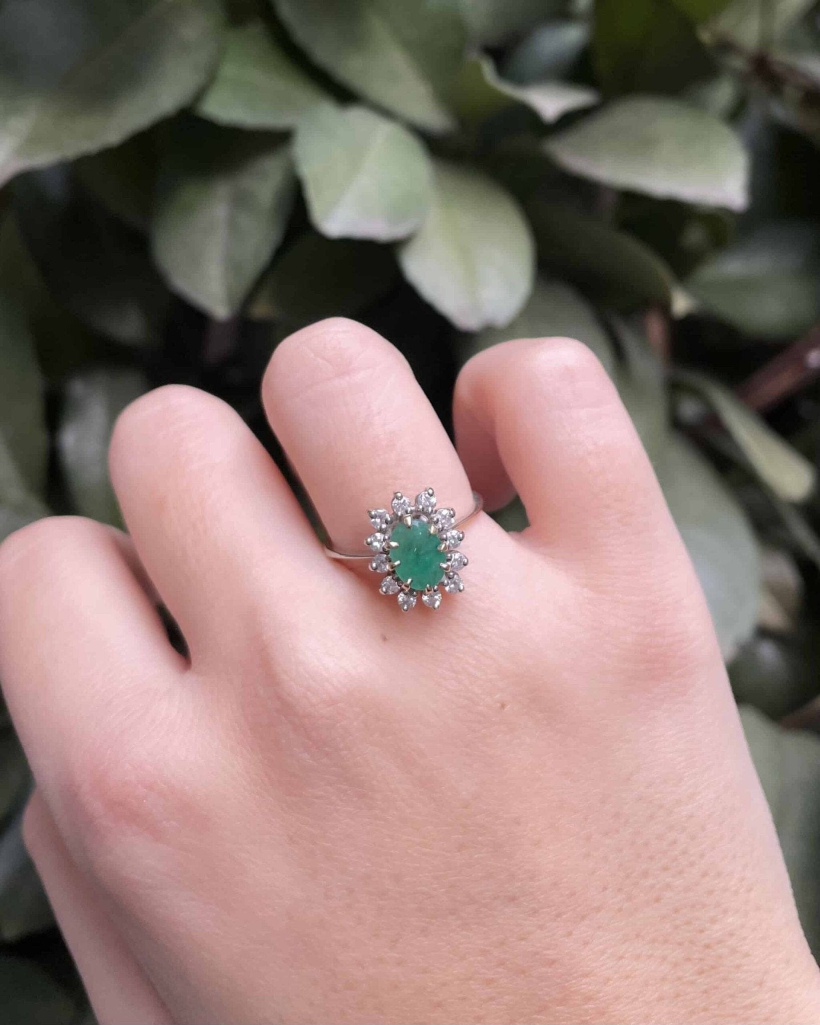 Bague Marguerite Émeraude 0.70 carat & Diamants "Niya" - Elliade Paris