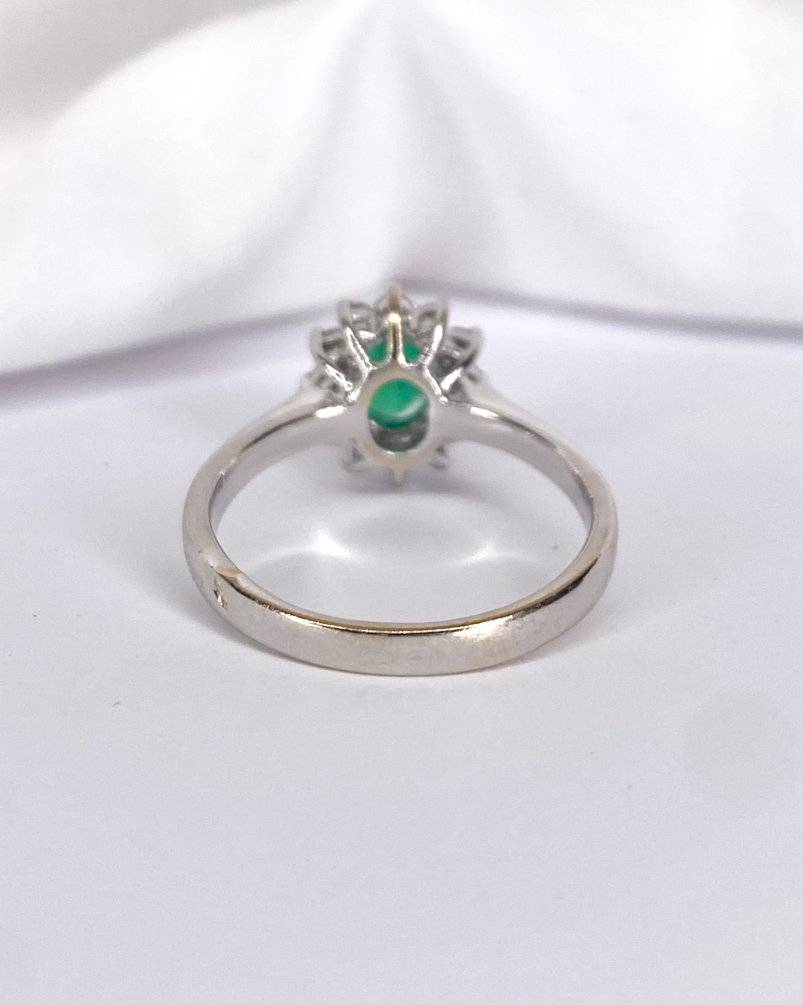 Bague Marguerite Émeraude 0.74 carat & Diamants "Federica" - Elliade Paris