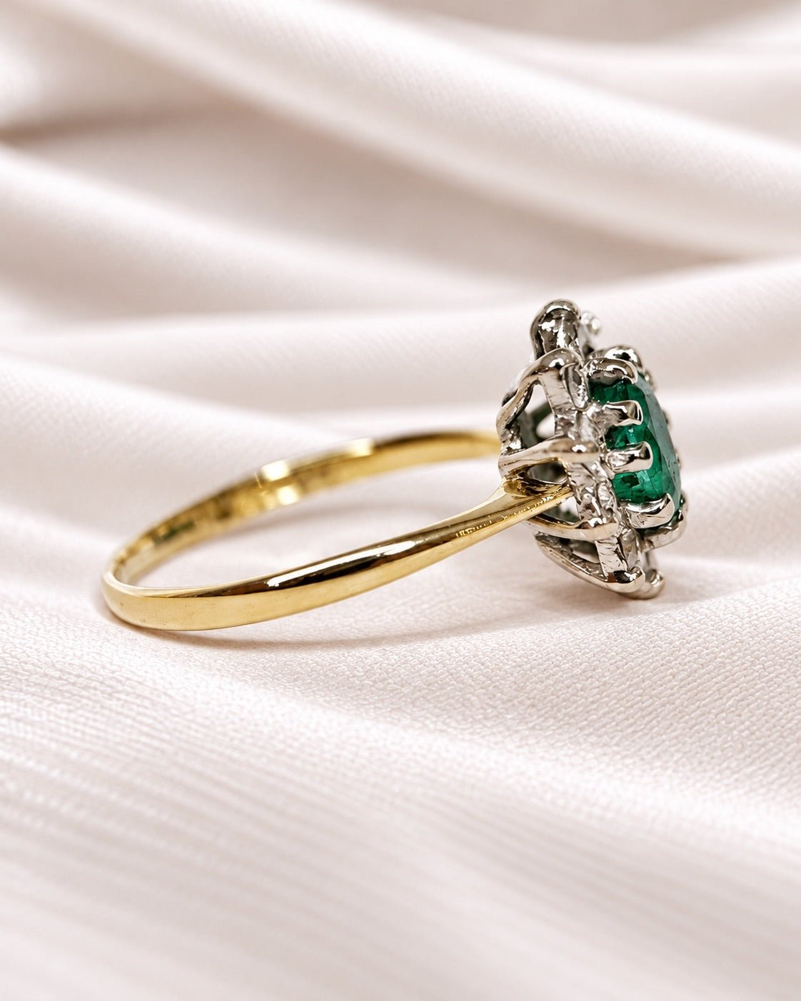 Bague Marguerite Émeraude 0.75 carat & Diamants 0.50 carat "Hermoine" - Elliade Paris
