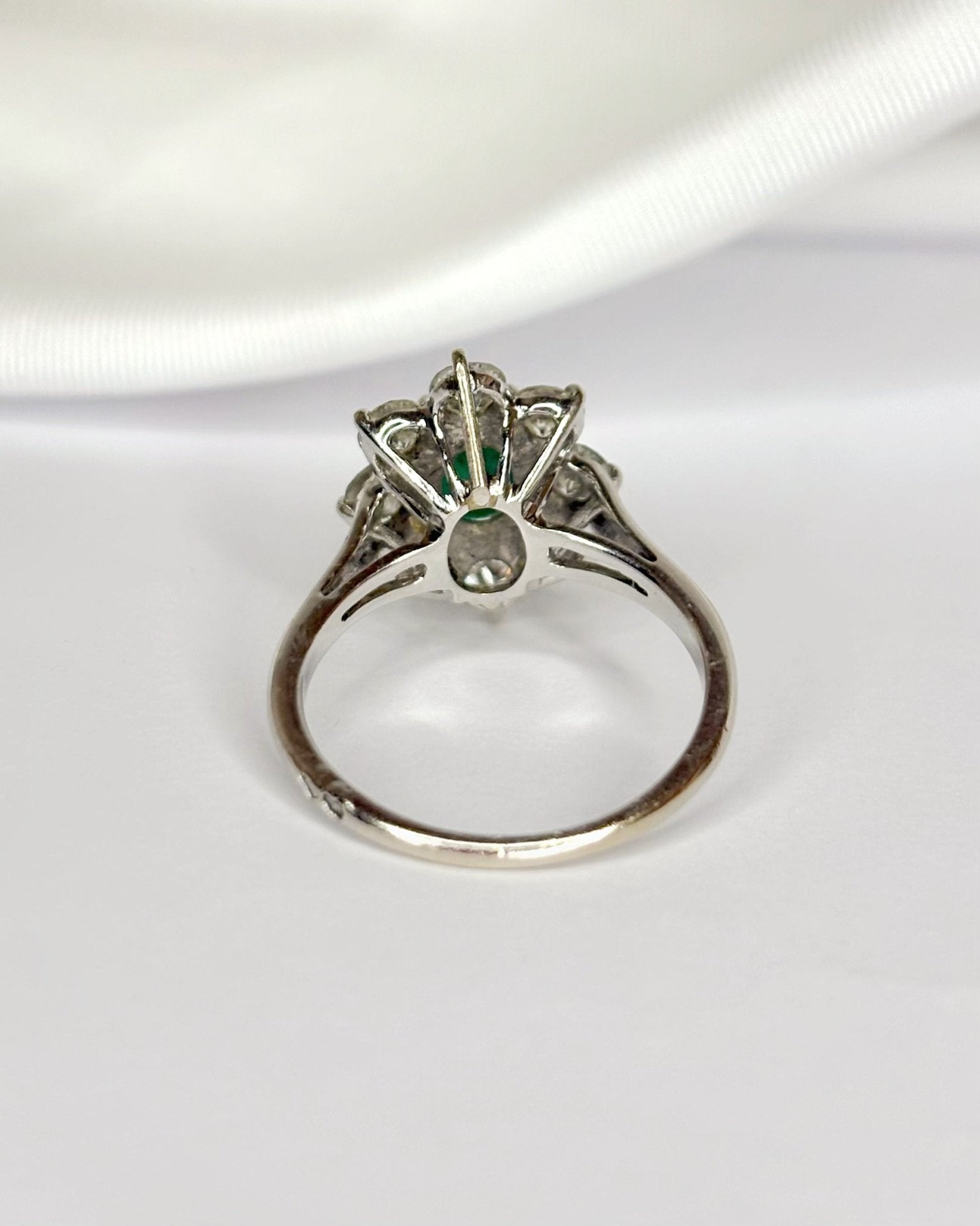 Bague Marguerite Émeraude 0.75 carat & Diamants 0.80 carat "Théa" - Elliade Paris