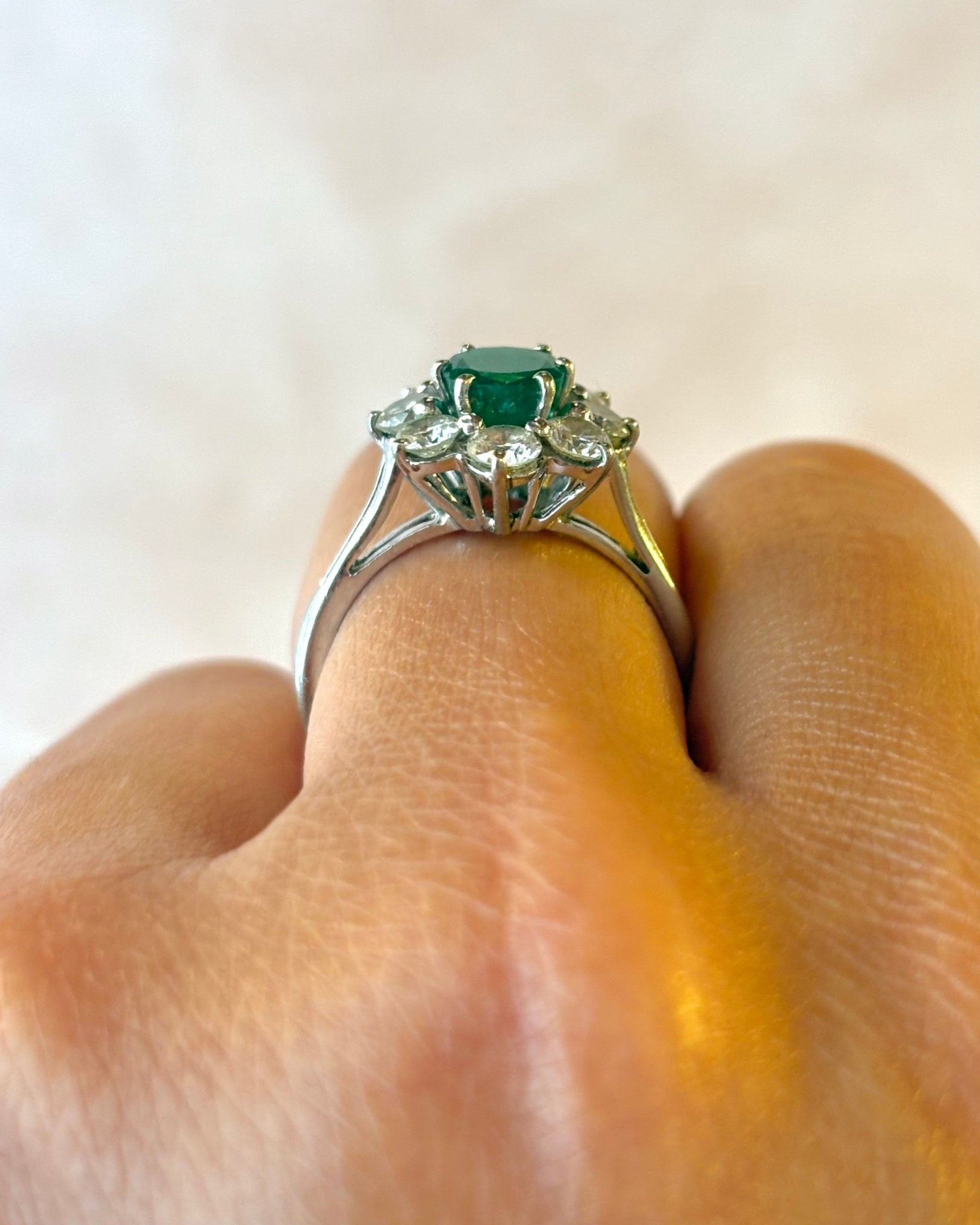 Bague Marguerite Émeraude 0.75 carat & Diamants 0.80 carat "Théa" - Elliade Paris
