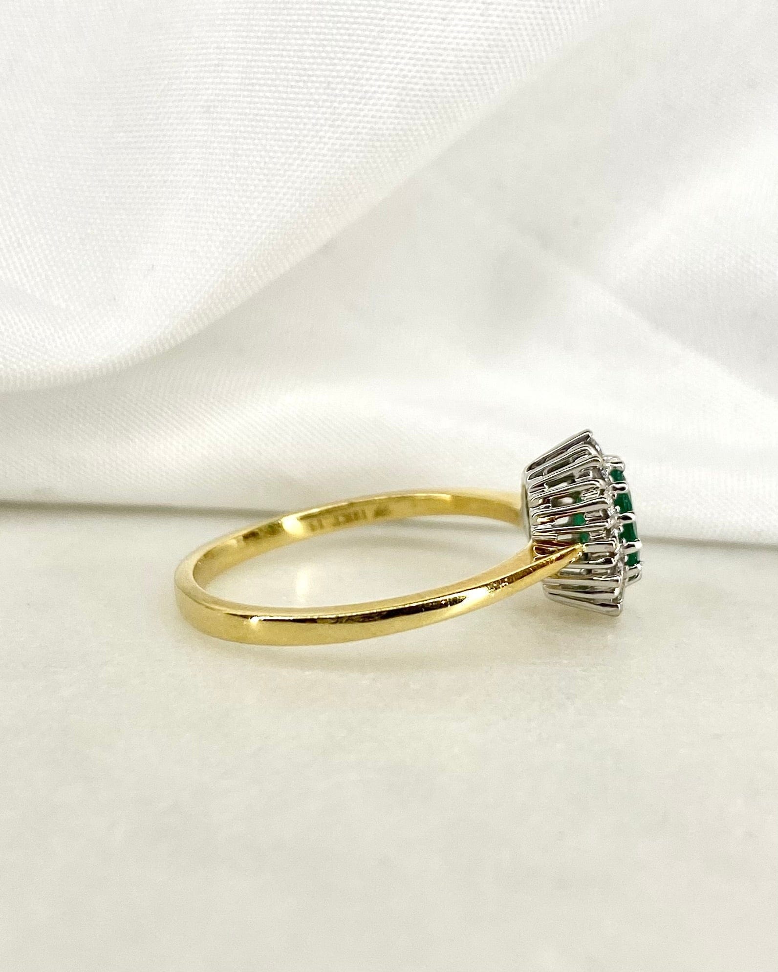 Bague Marguerite Émeraude 0.76 carat & 12 Diamants "Selma" - Elliade Paris