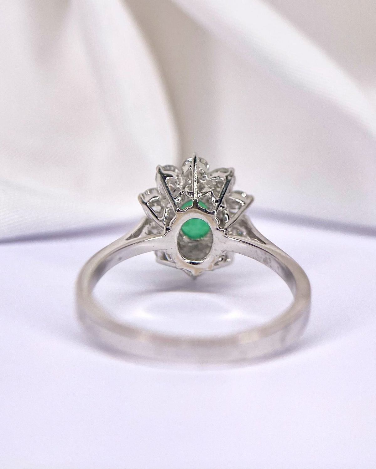 Bague Marguerite Émeraude 0.91 carat & Diamants 0.30 carat "Ophélie" - Elliade Paris