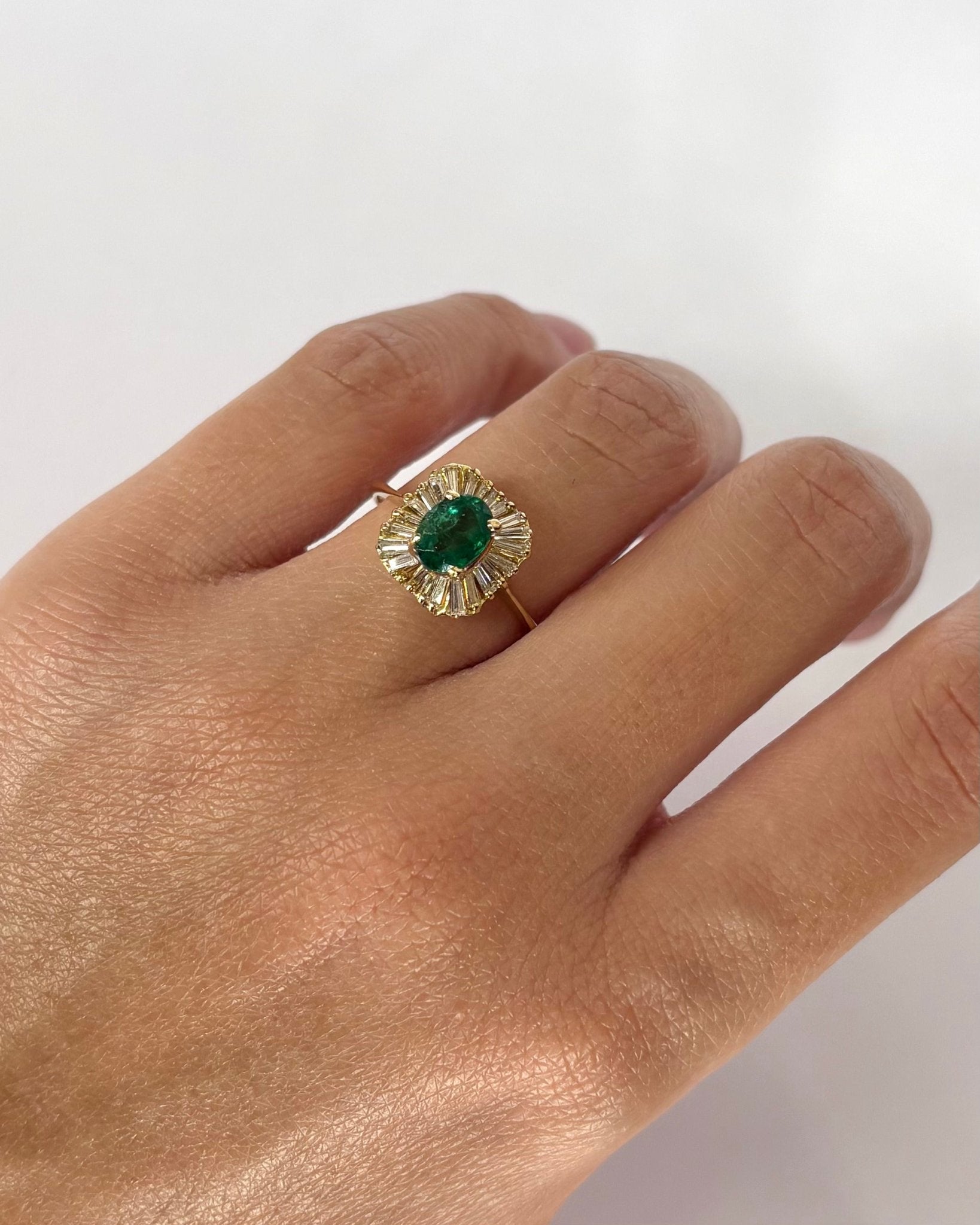 Bague Marguerite Émeraude 0.95 ct & 22 Diamants "Albane" - Elliade Paris