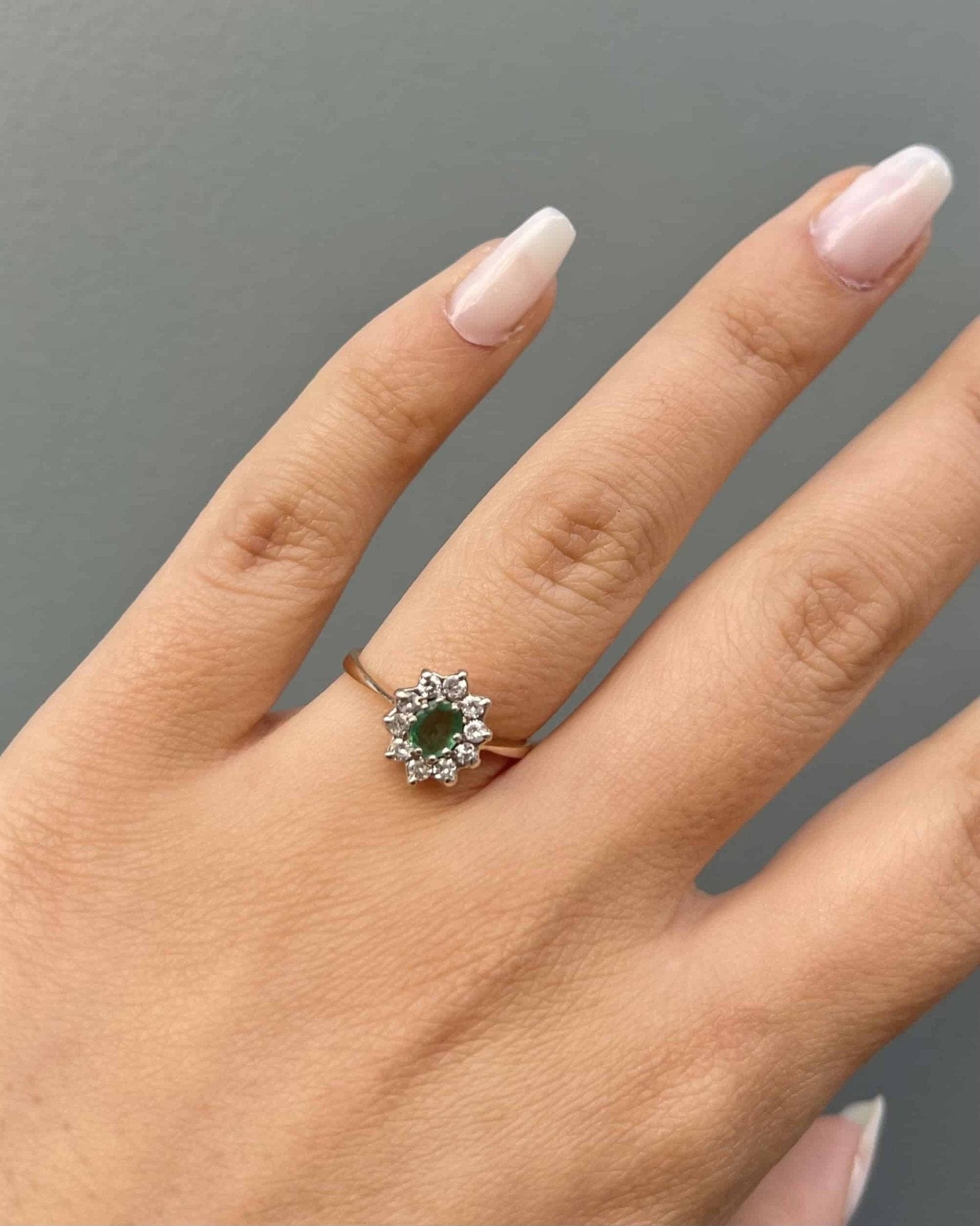 Bague Marguerite Émeraude & 10 Diamants "Victoria" - Elliade Paris
