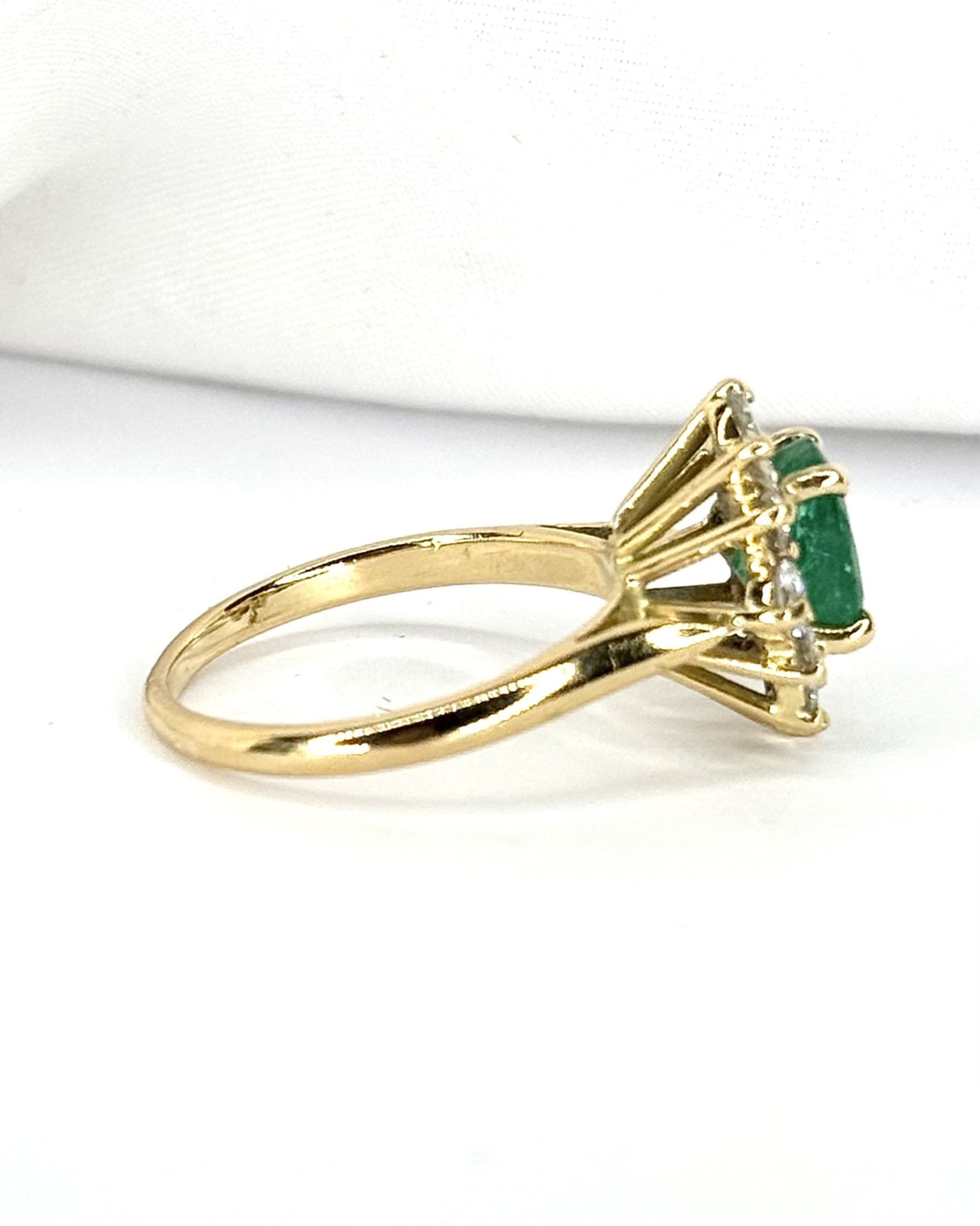 Bague Marguerite Émeraude 1.05 carat & Diamants 0.42 carat "Ava" - Elliade Paris