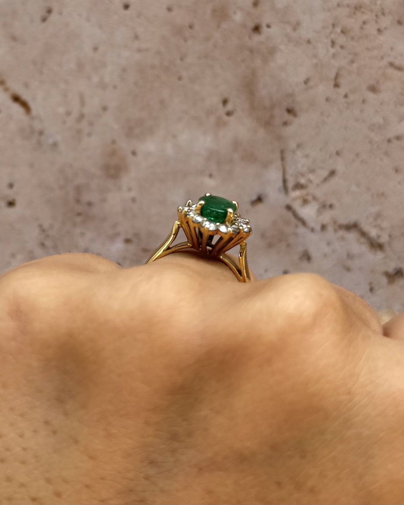 Bague Marguerite Émeraude 1.05 carat & Diamants 0.42 carat "Ava" - Elliade Paris