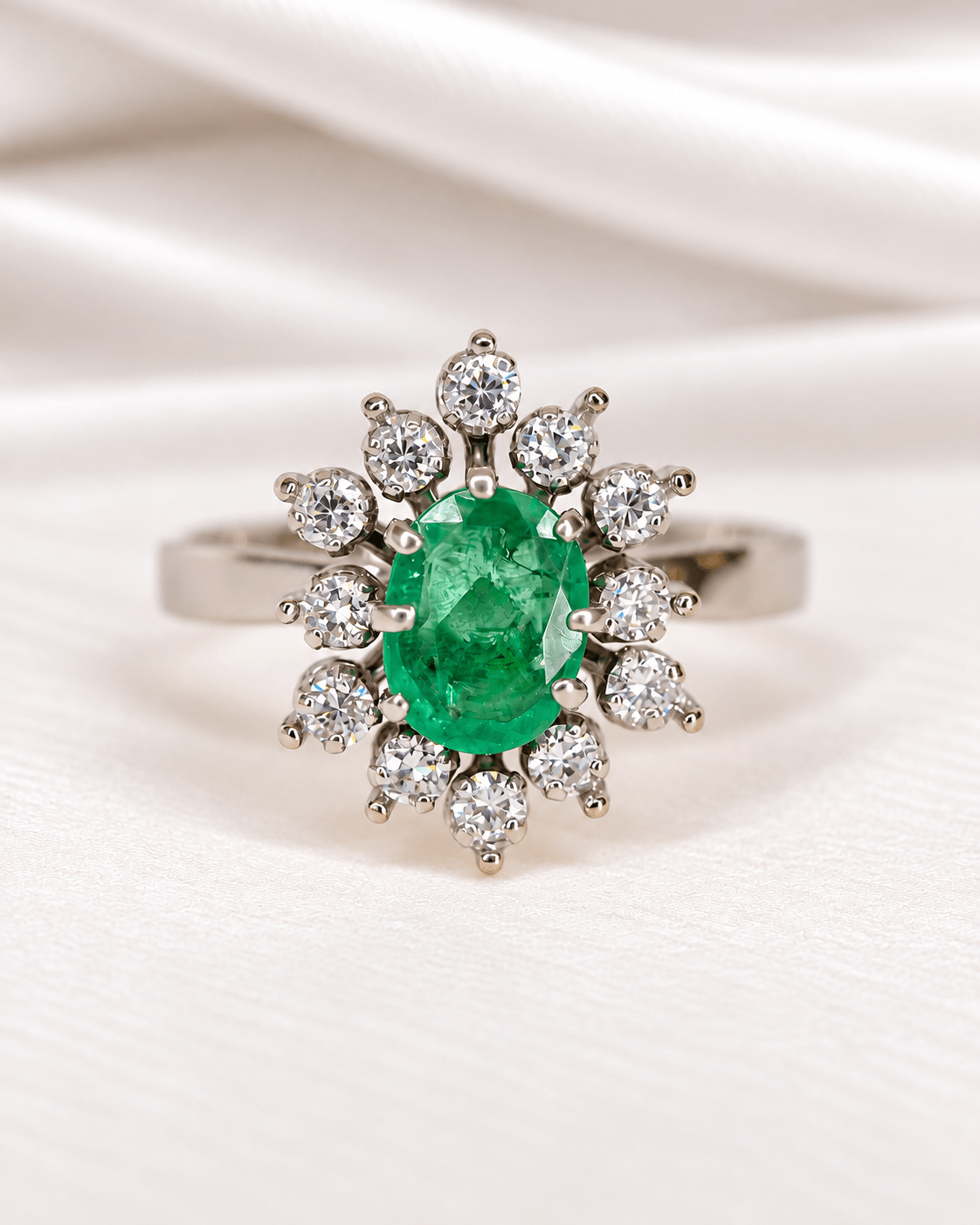 Bague Marguerite Émeraude 1.05 carat & Diamants 0.48 carat "Dana" - Elliade Paris