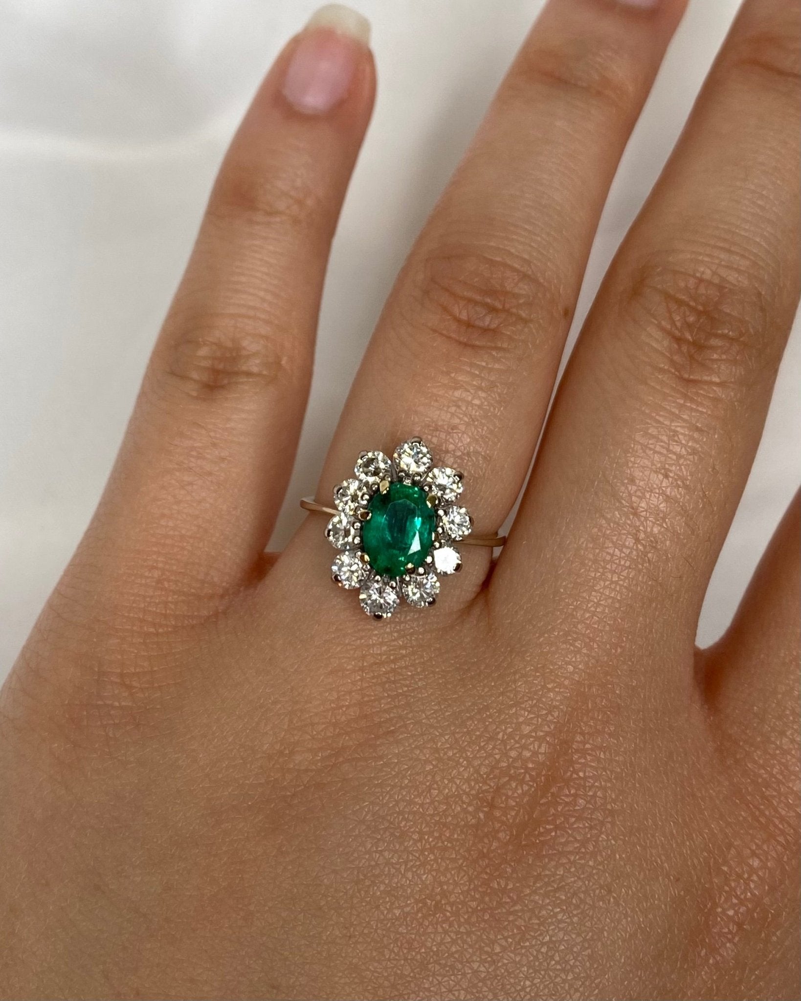 Bague Marguerite Émeraude 1.10 carat & Diamants 1 carat "Aude" - Elliade Paris