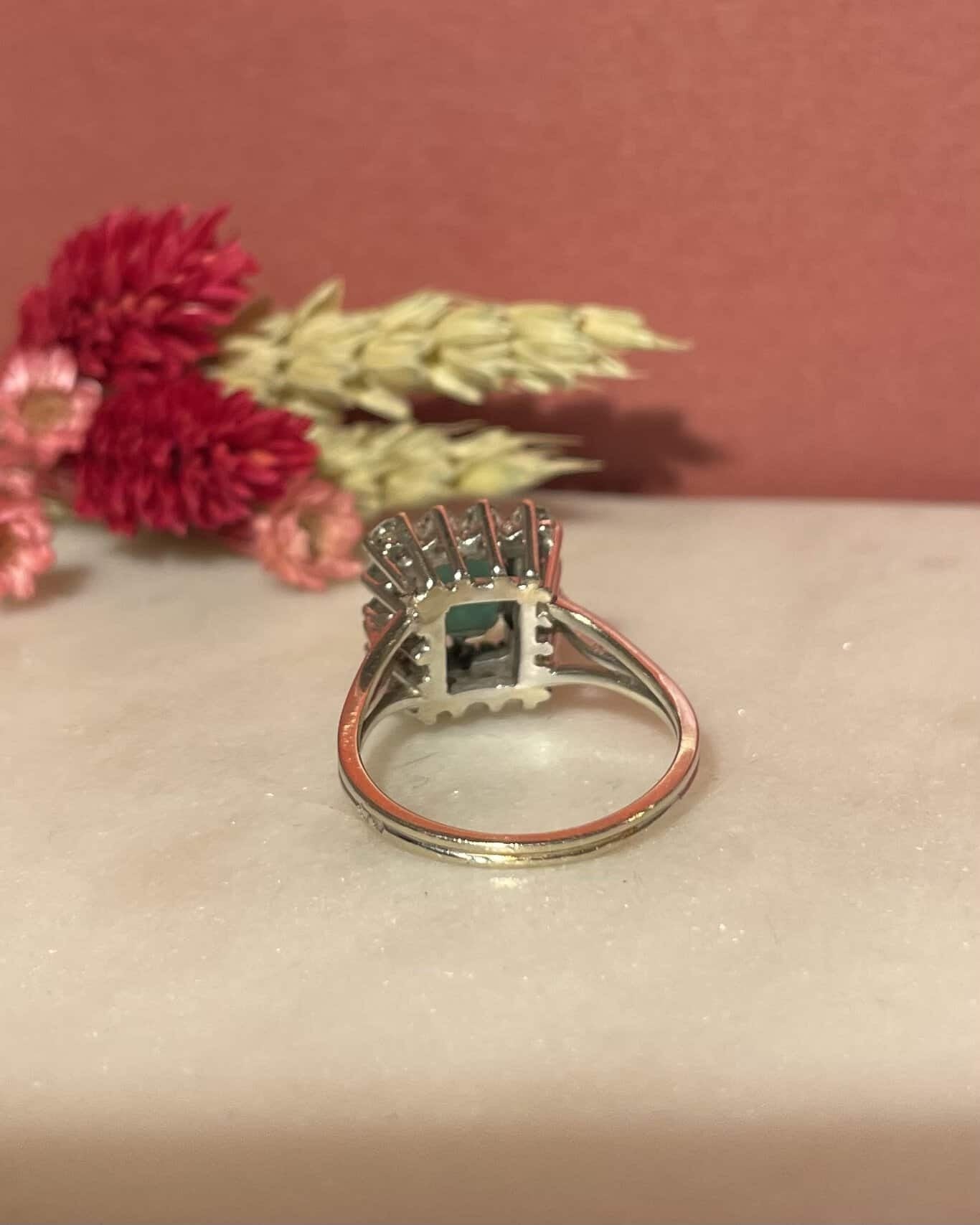 Bague Marguerite Émeraude 1.10 carat & Diamants 1 carat "Remy" - Elliade Paris