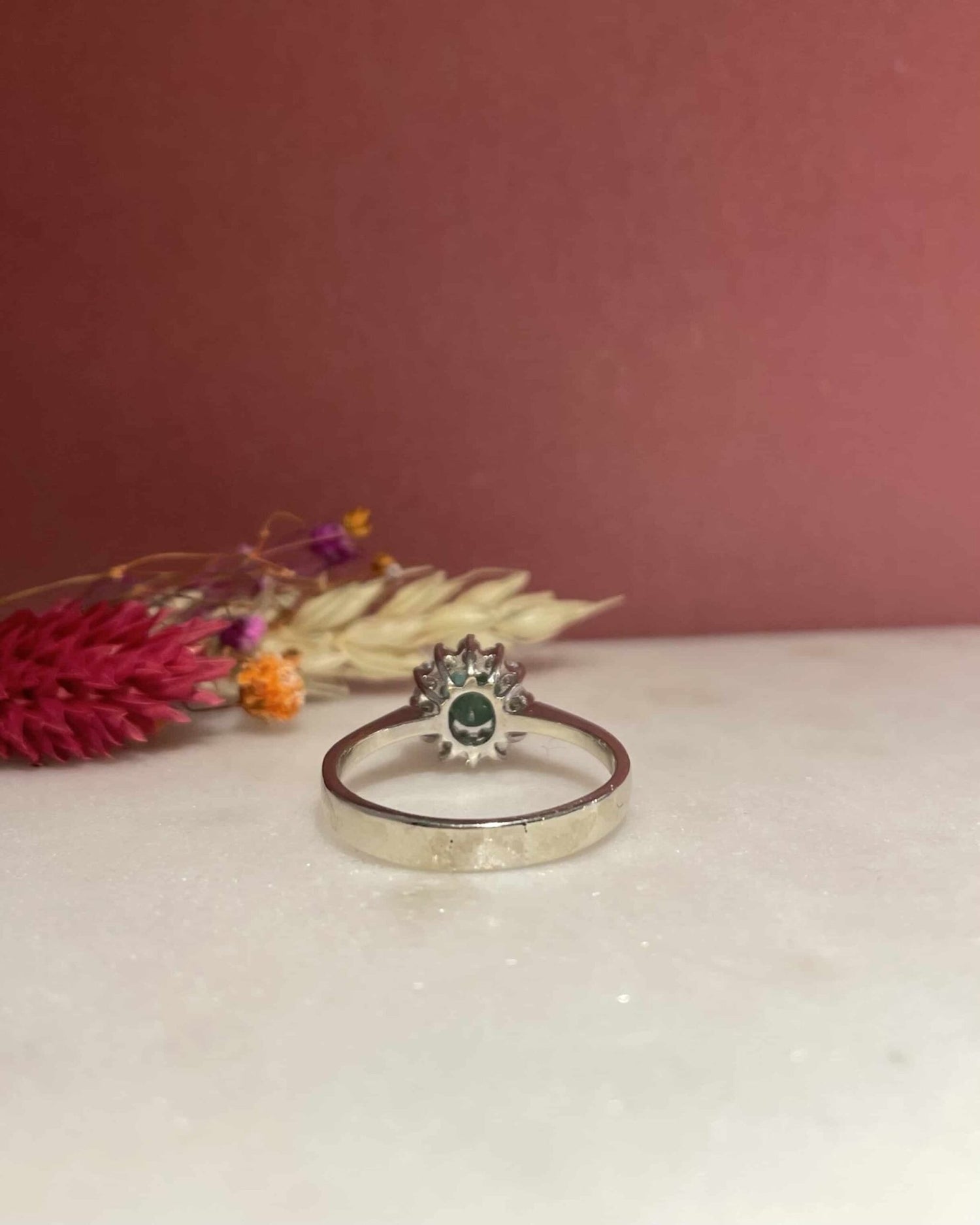 Bague Marguerite Émeraude & 12 Diamants "Suzanne" - Elliade Paris