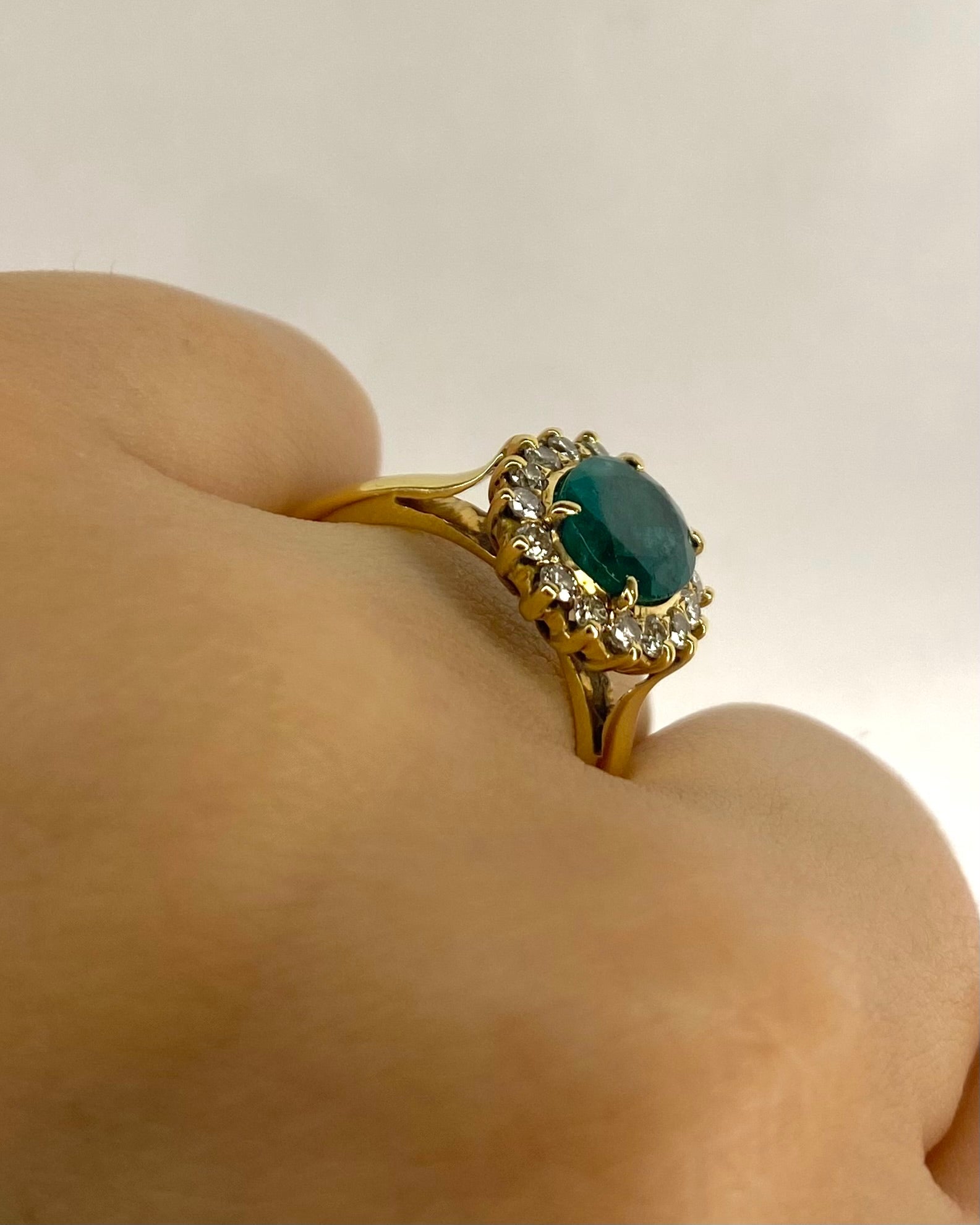 Bague Marguerite Émeraude 1.20 carat & Diamants 0.48 carat "Maelys" - Elliade Paris