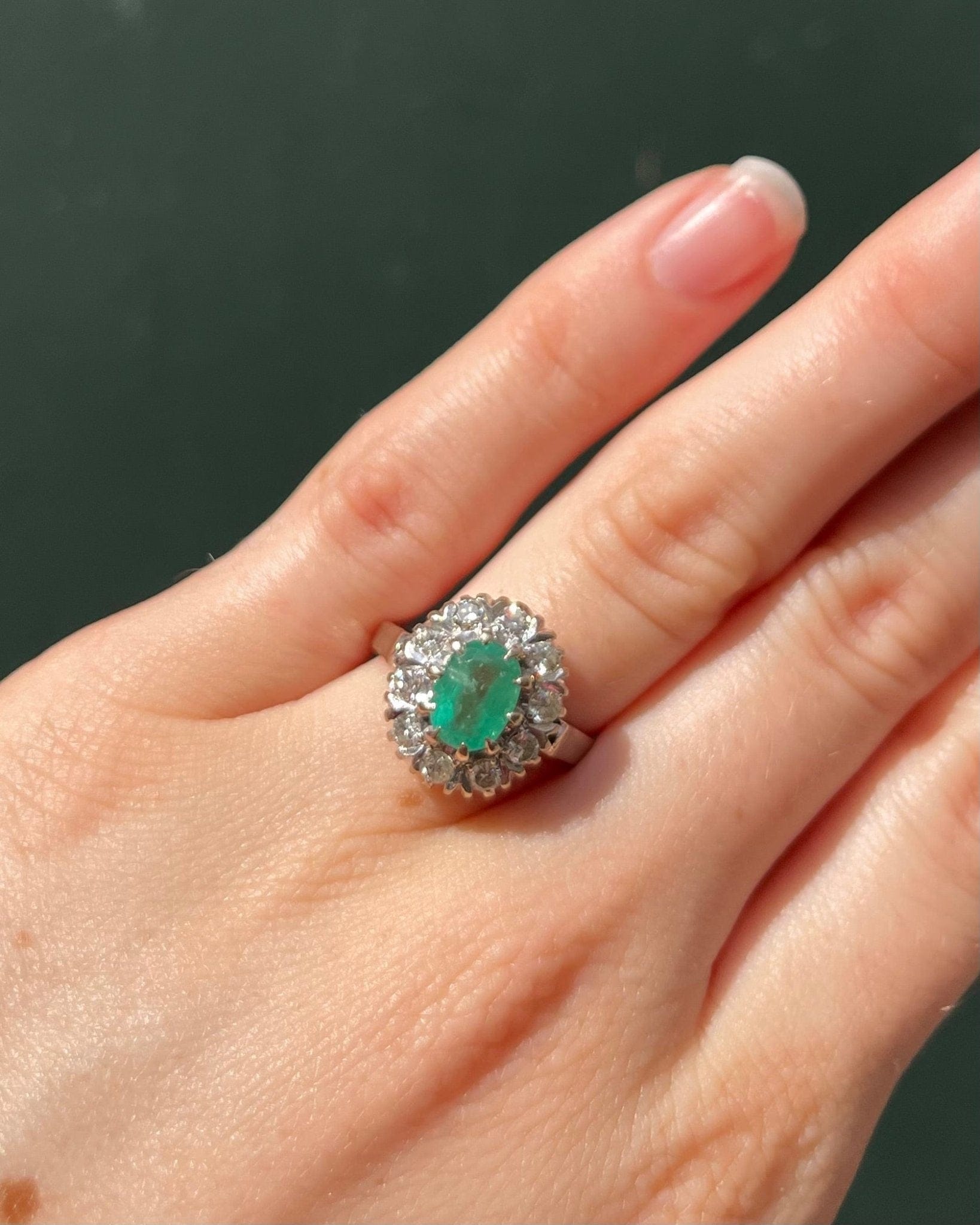 Bague Marguerite Emeraude 1.30 carat & Diamants "Ludivine" - Elliade Paris