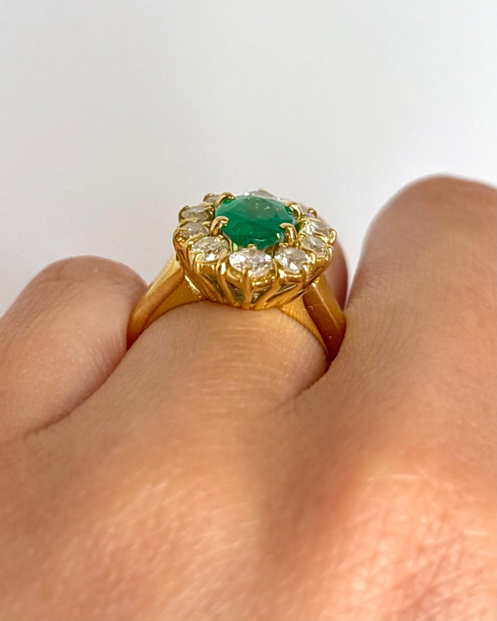 Bague Marguerite Émeraude 1.33 carat, Diamants 0.74 carat & Or 6.25g "Louison" - Elliade Paris