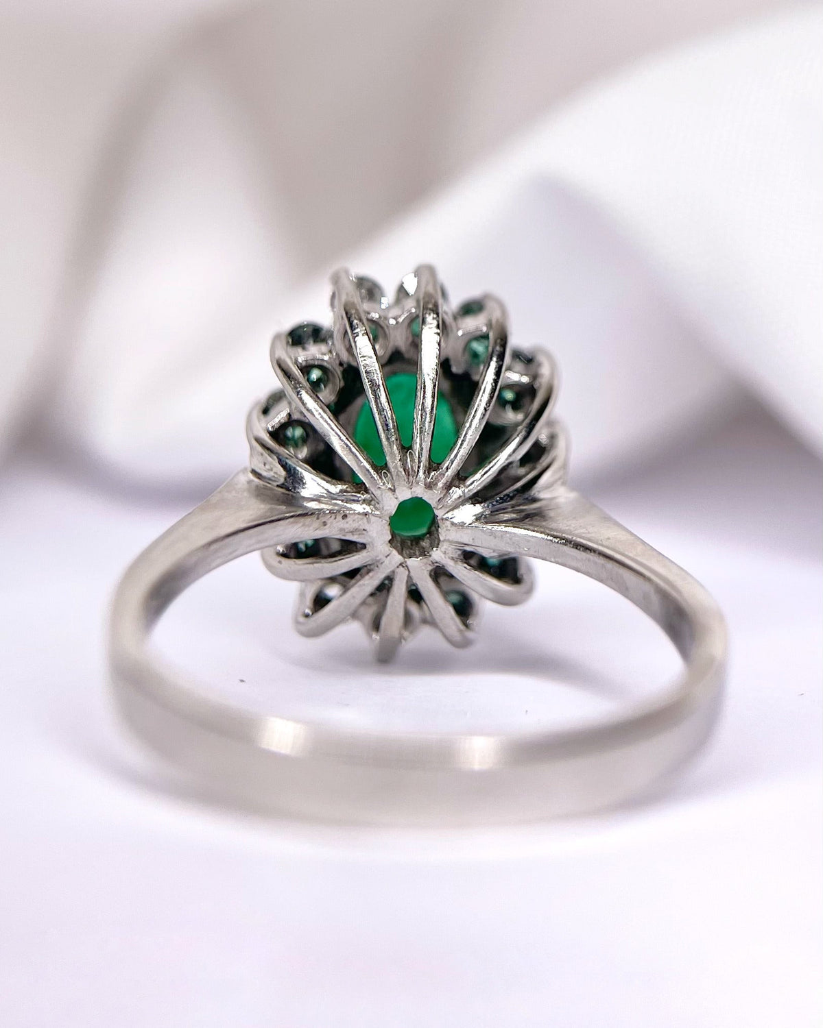 Bague Marguerite Émeraude 1.35 carat & Diamants 0.63 carat 7.1g "Sabine" - Elliade Paris