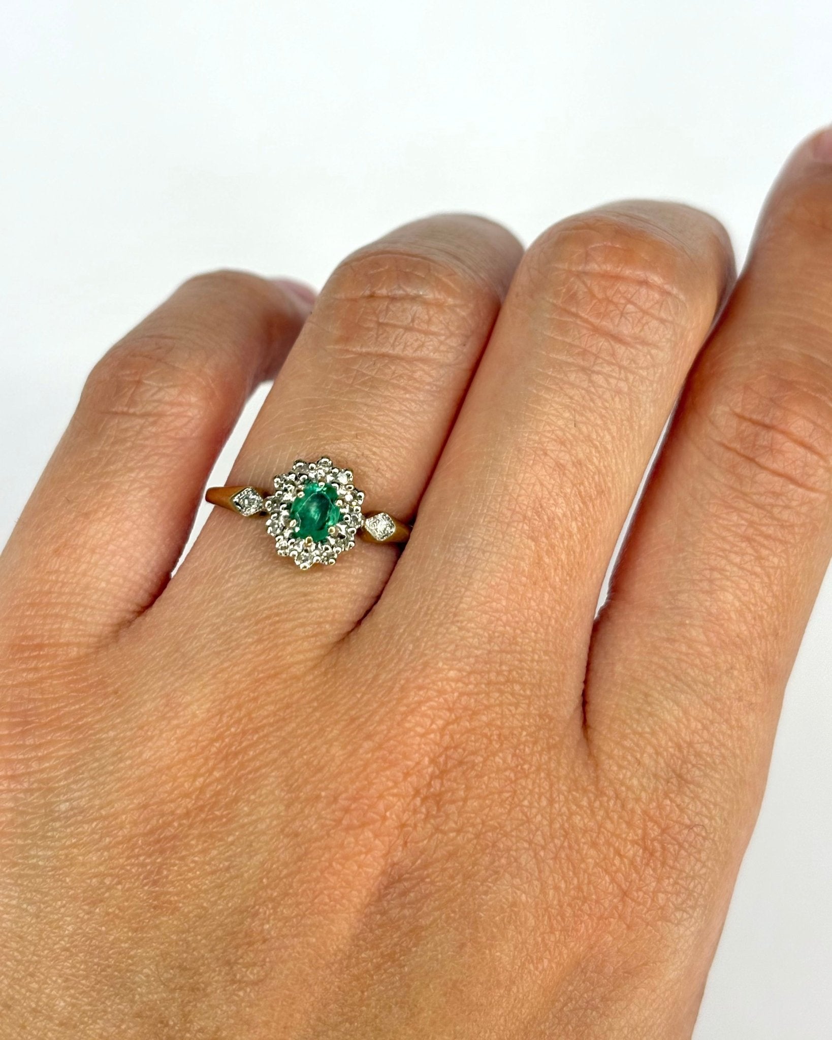 Bague Marguerite Émeraude & 14 Diamants "Tonia" - Elliade Paris