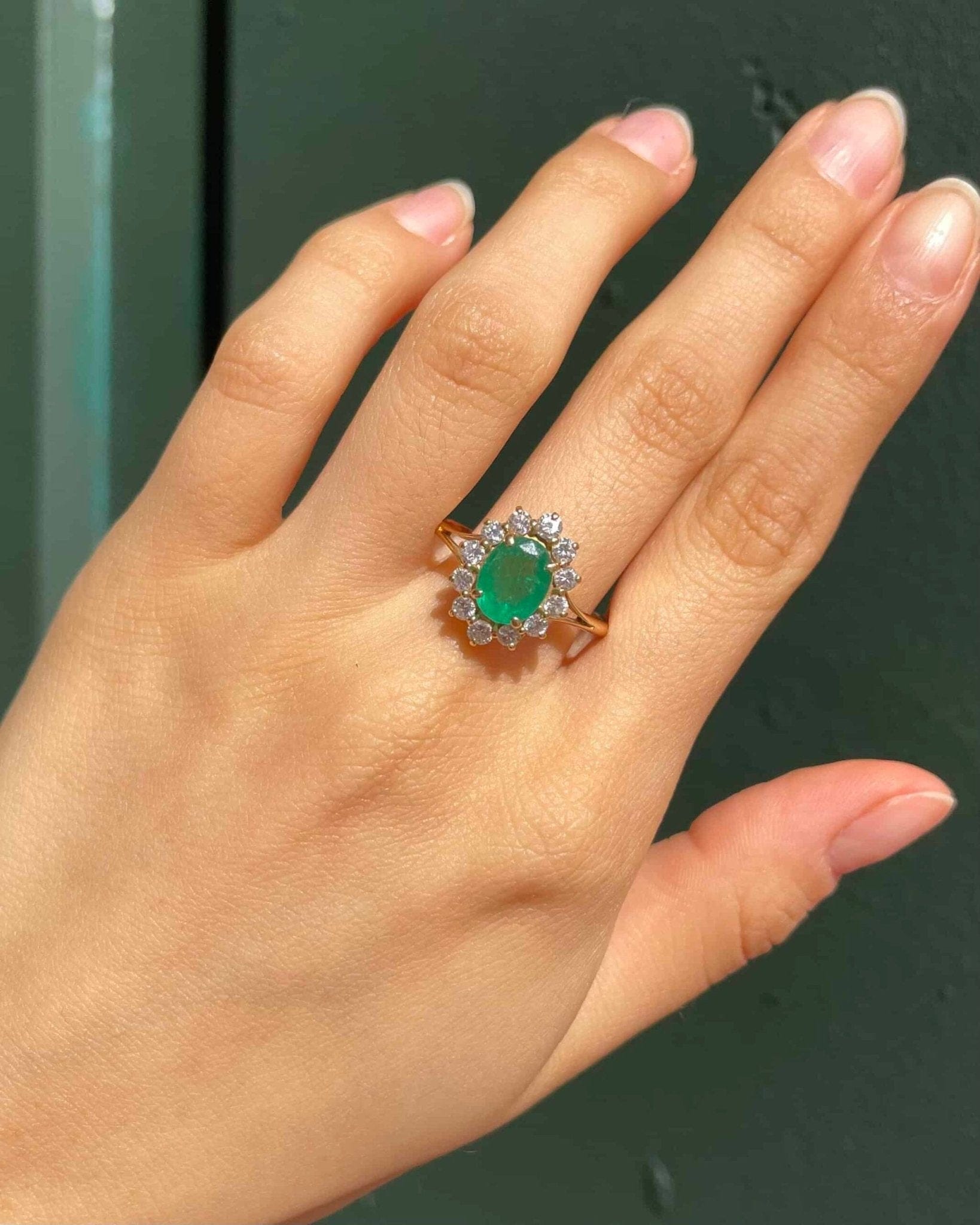 Bague Marguerite Émeraude 1.40 Carat & Diamants "Délia" - Elliade Paris