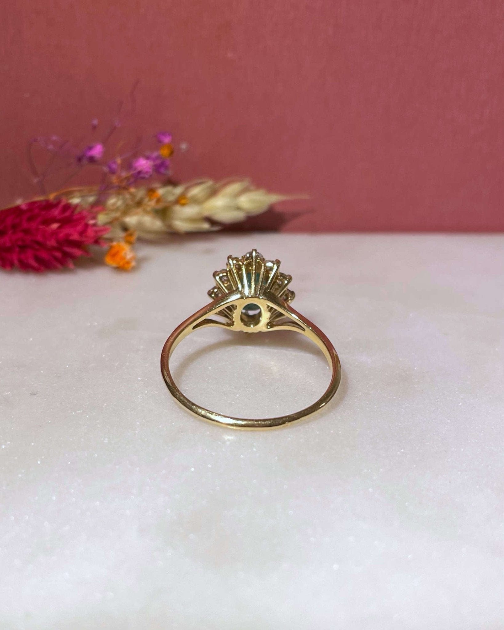 Bague Marguerite Émeraude 1.40 Carat & Diamants "Délia" - Elliade Paris