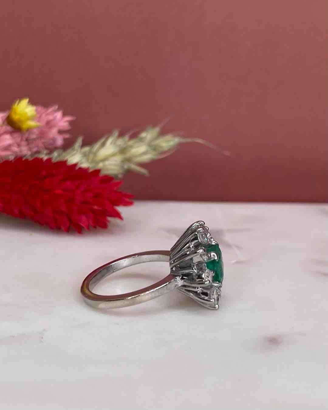 Bague Marguerite Émeraude 1.40 Carat & Diamants "Théoline" - Elliade Paris