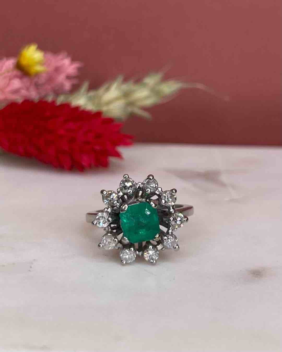 Bague Marguerite Émeraude 1.40 Carat & Diamants "Théoline" - Elliade Paris