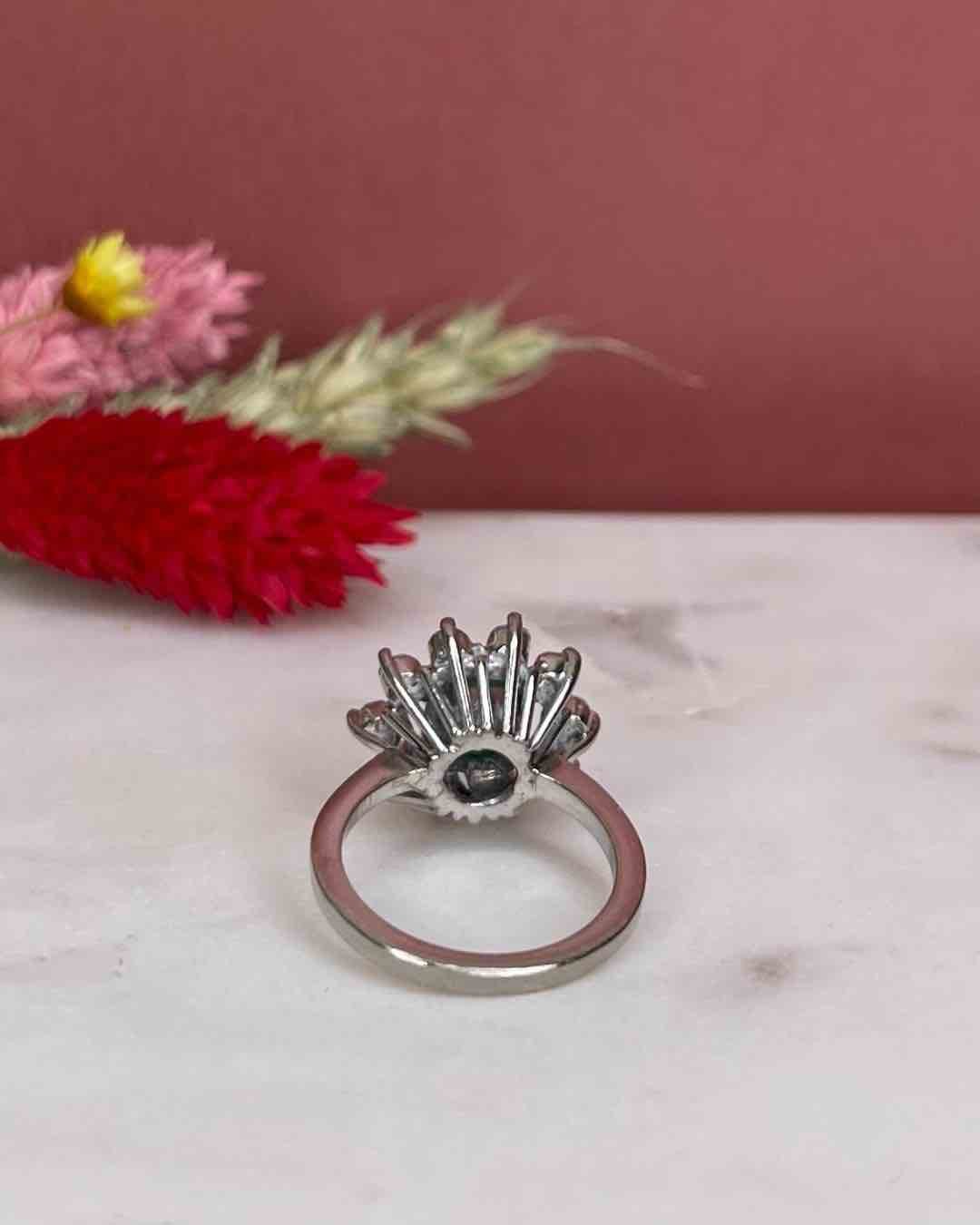 Bague Marguerite Émeraude 1.40 Carat & Diamants "Théoline" - Elliade Paris