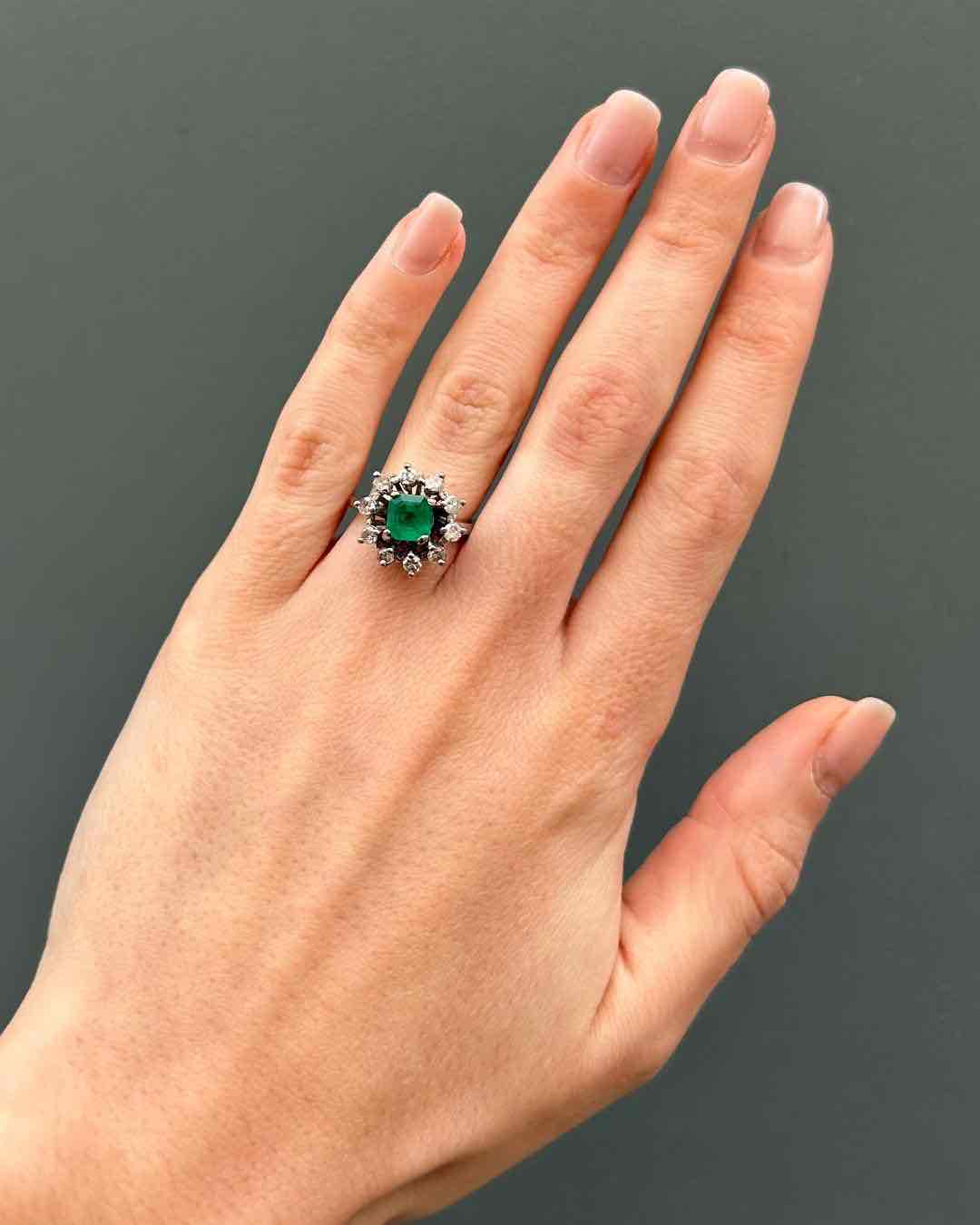 Bague Marguerite Émeraude 1.40 Carat & Diamants "Théoline" - Elliade Paris