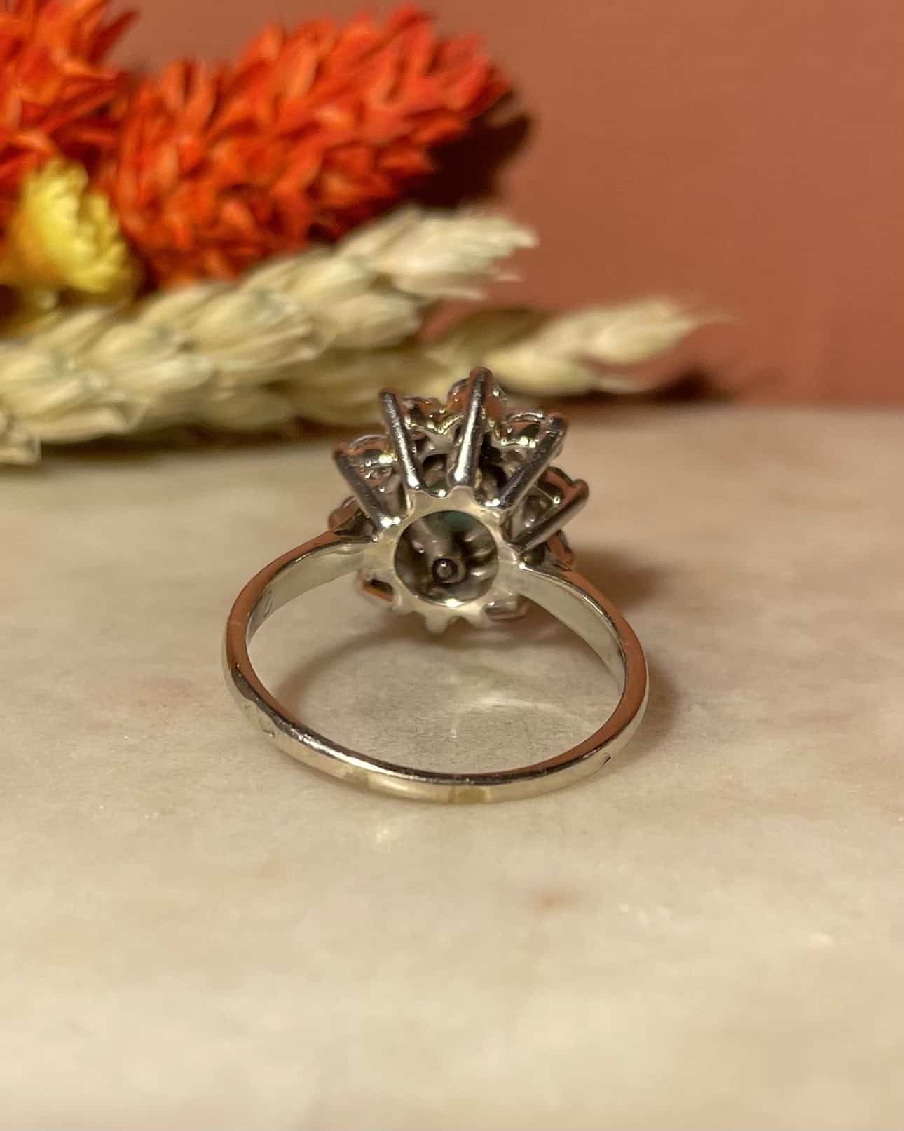 Bague Marguerite Émeraude 1.50 carat & 10 Diamants "Georgina" - Elliade Paris