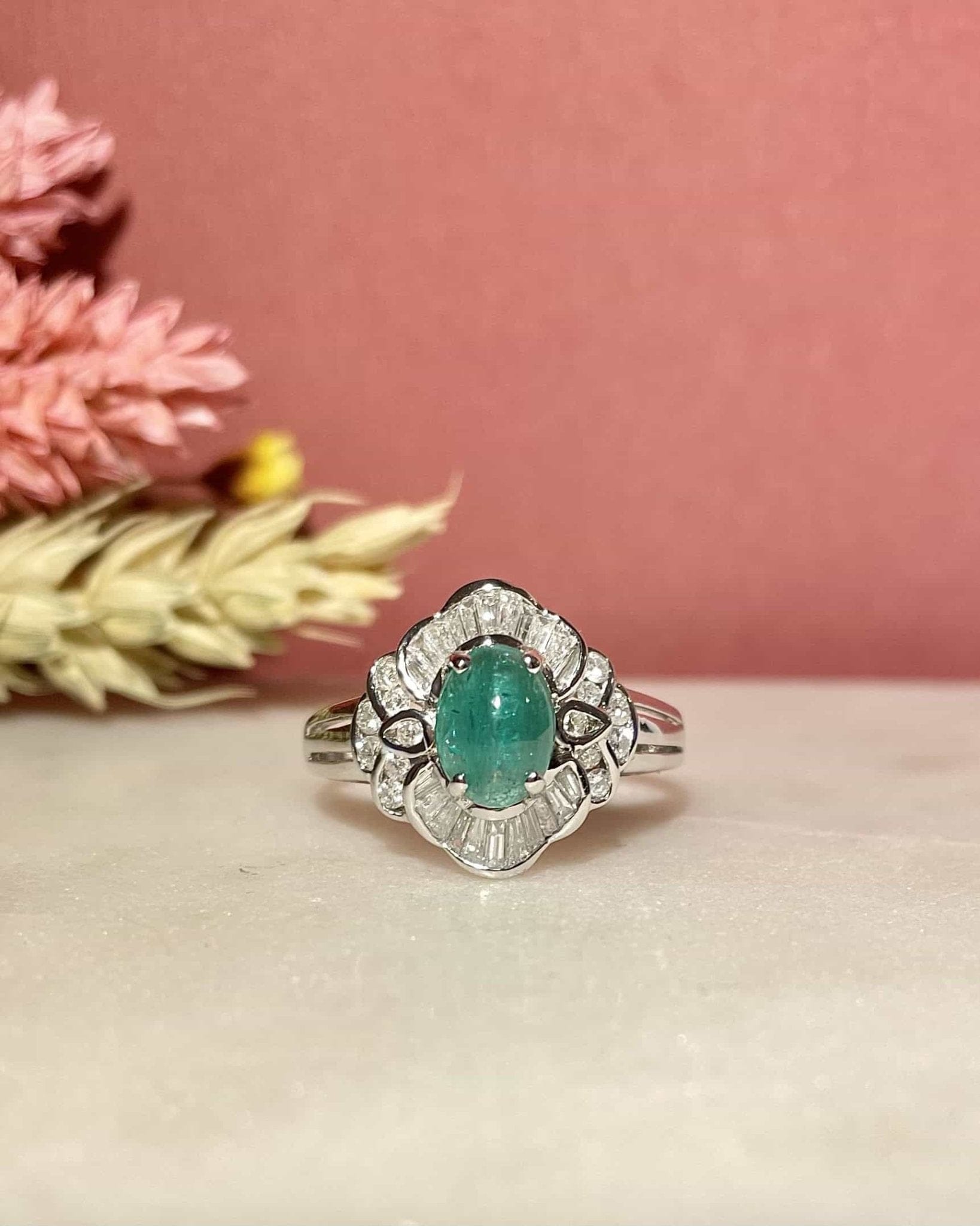 Bague Marguerite Émeraude 1.50 carat & Diamants 1 carat "Livia" - Elliade Paris