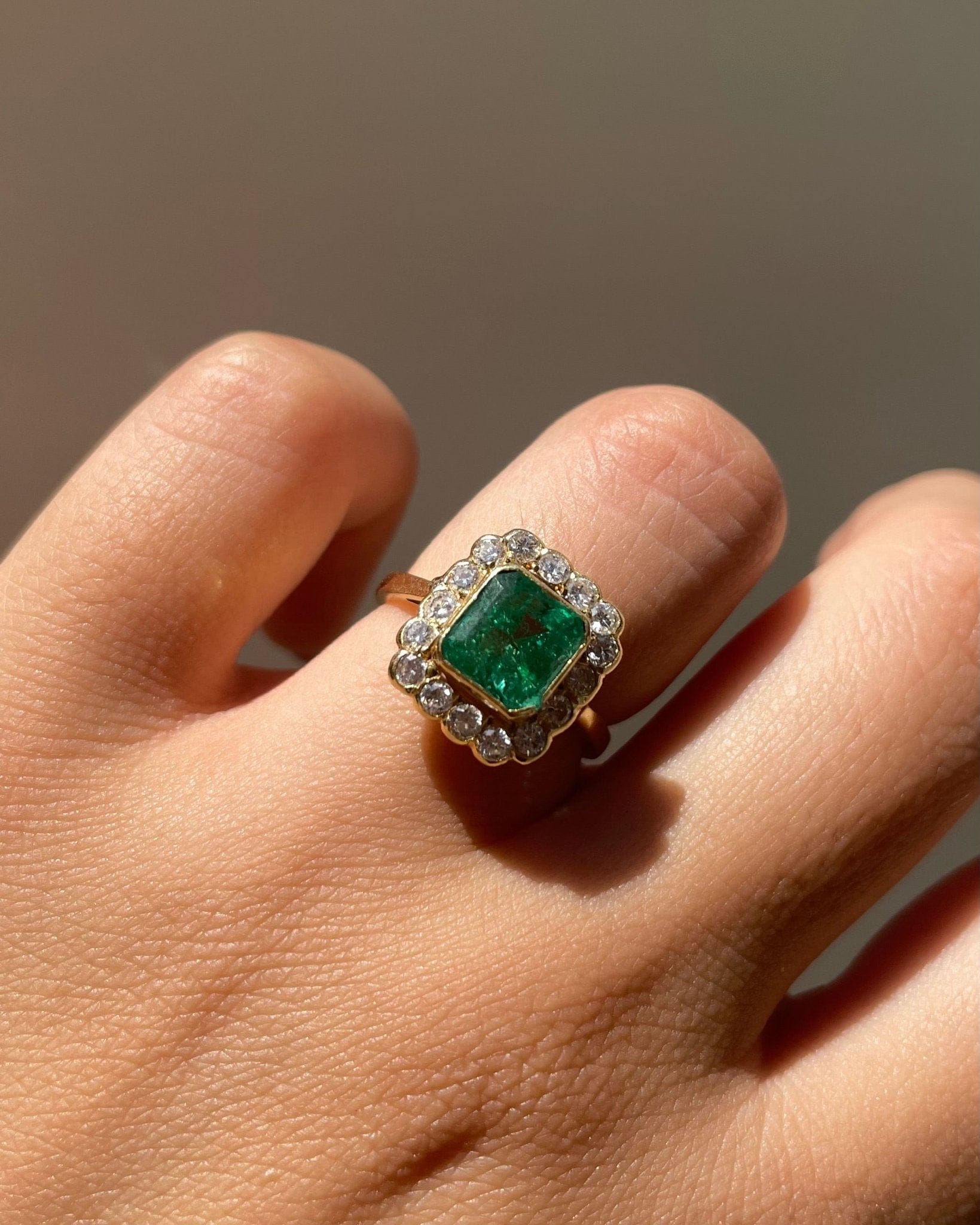 Bague Marguerite Emeraude 1.85 carat & Diamants "Soline" - Elliade Paris