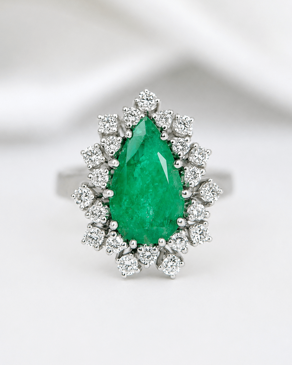 Bague Marguerite Émeraude 2.10 carats & Diamants 0.77 carat 7,89g "Héloïse" - Elliade Paris