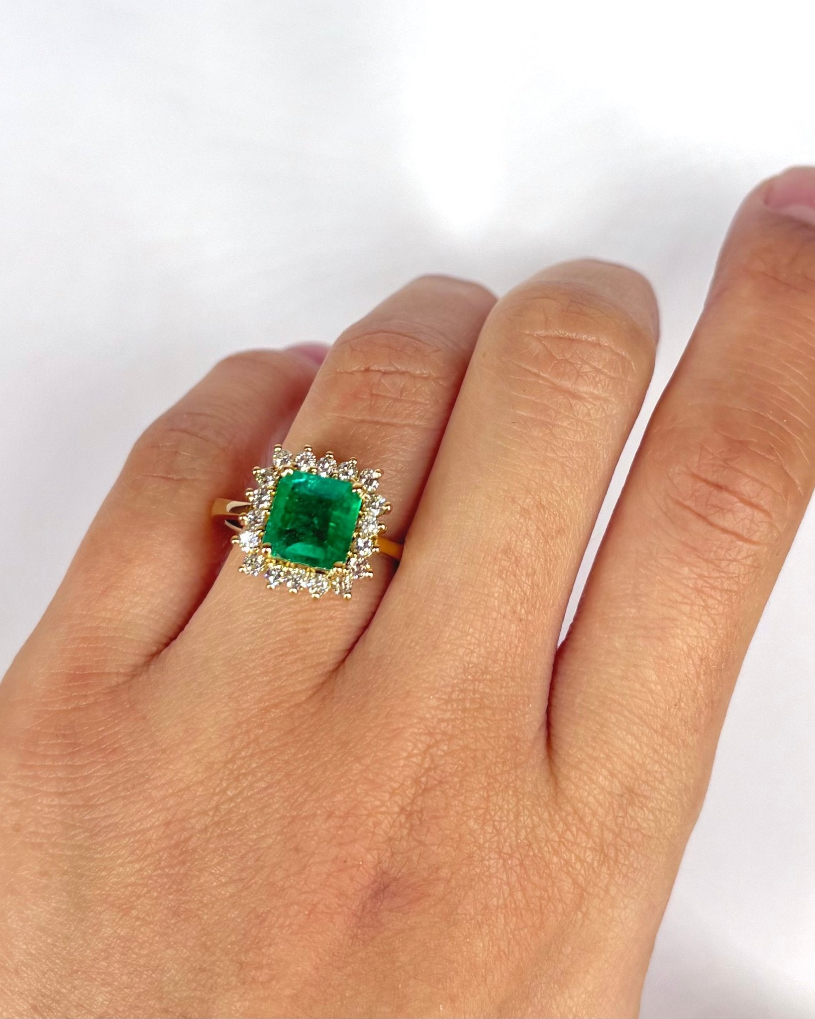 Bague Marguerite Emeraude 2.12 carats & Diamants "Monica" - Elliade Paris
