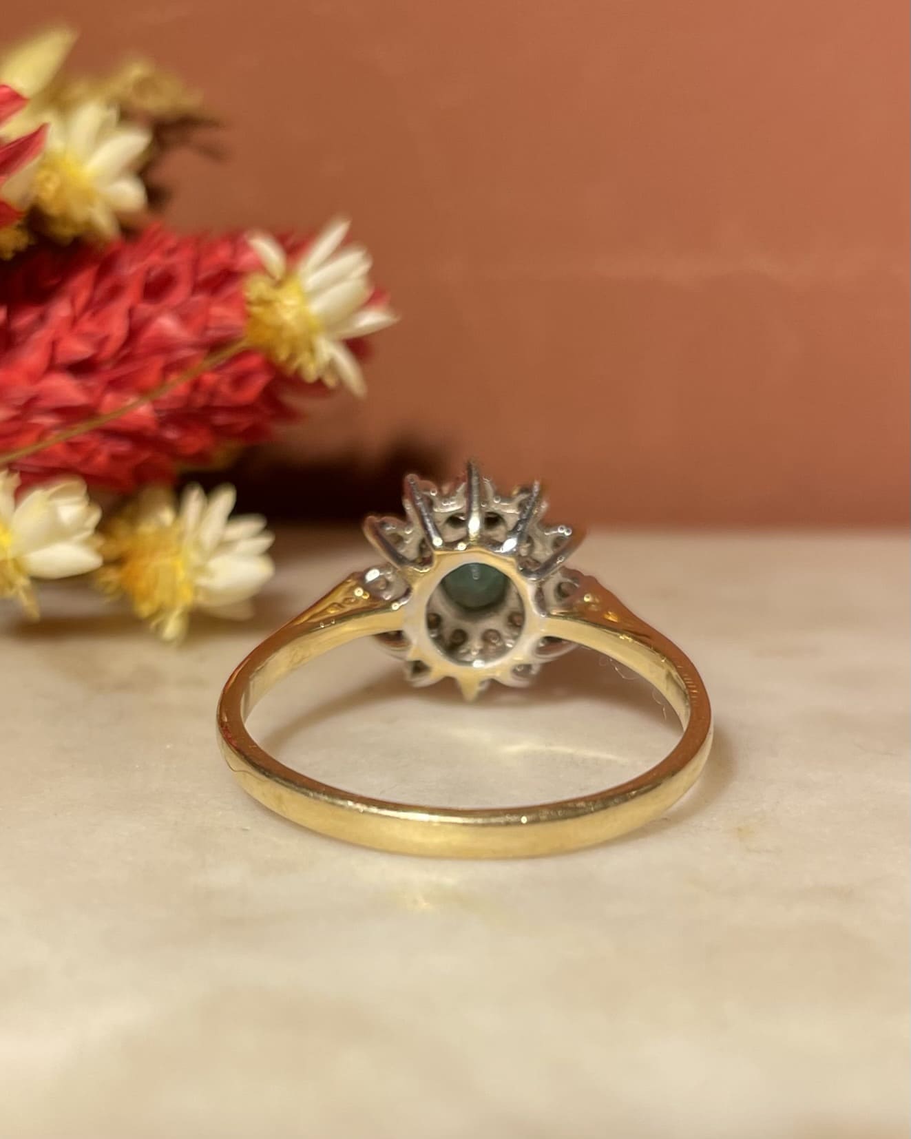Bague Marguerite Emeraude & 24 Diamants "Isadora" - Elliade Paris