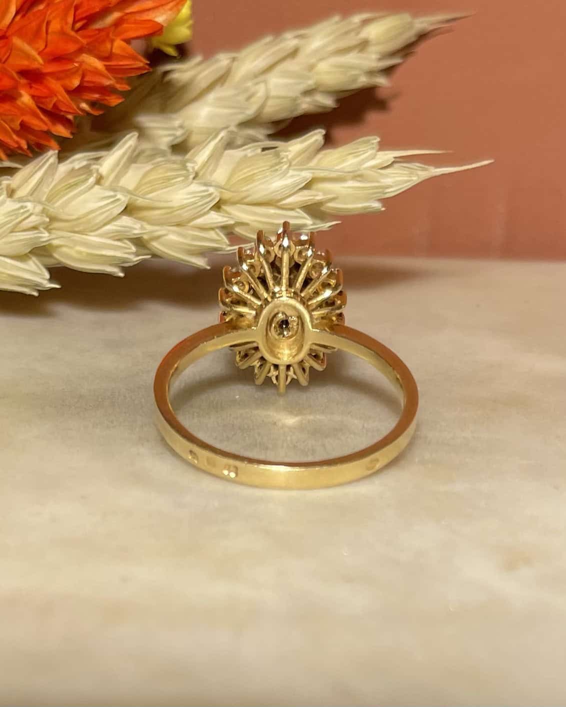 Bague Marguerite Émeraude & 30 Diamants "Sarane" - Elliade Paris