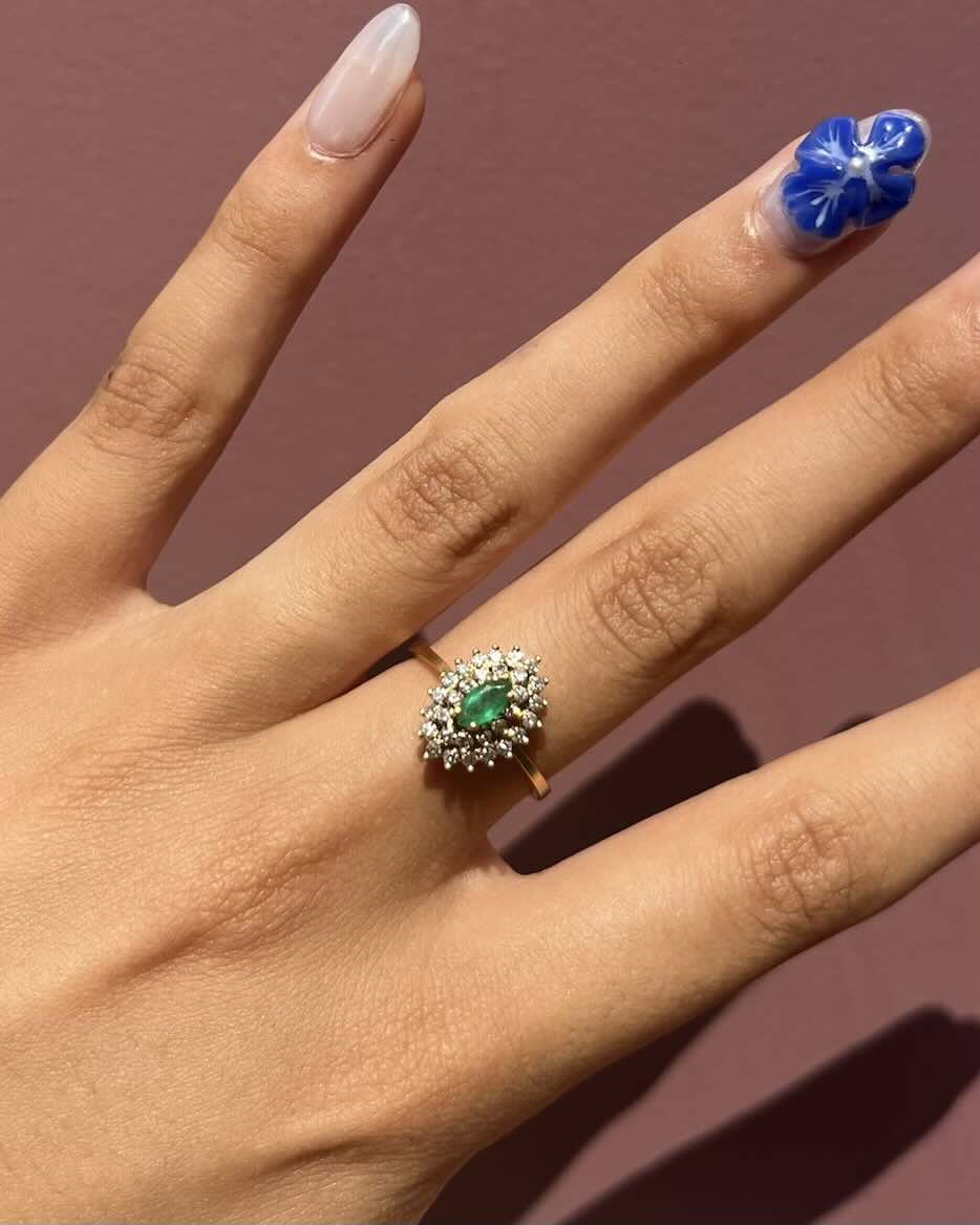 Bague Marguerite Émeraude & 30 Diamants "Sarane" - Elliade Paris