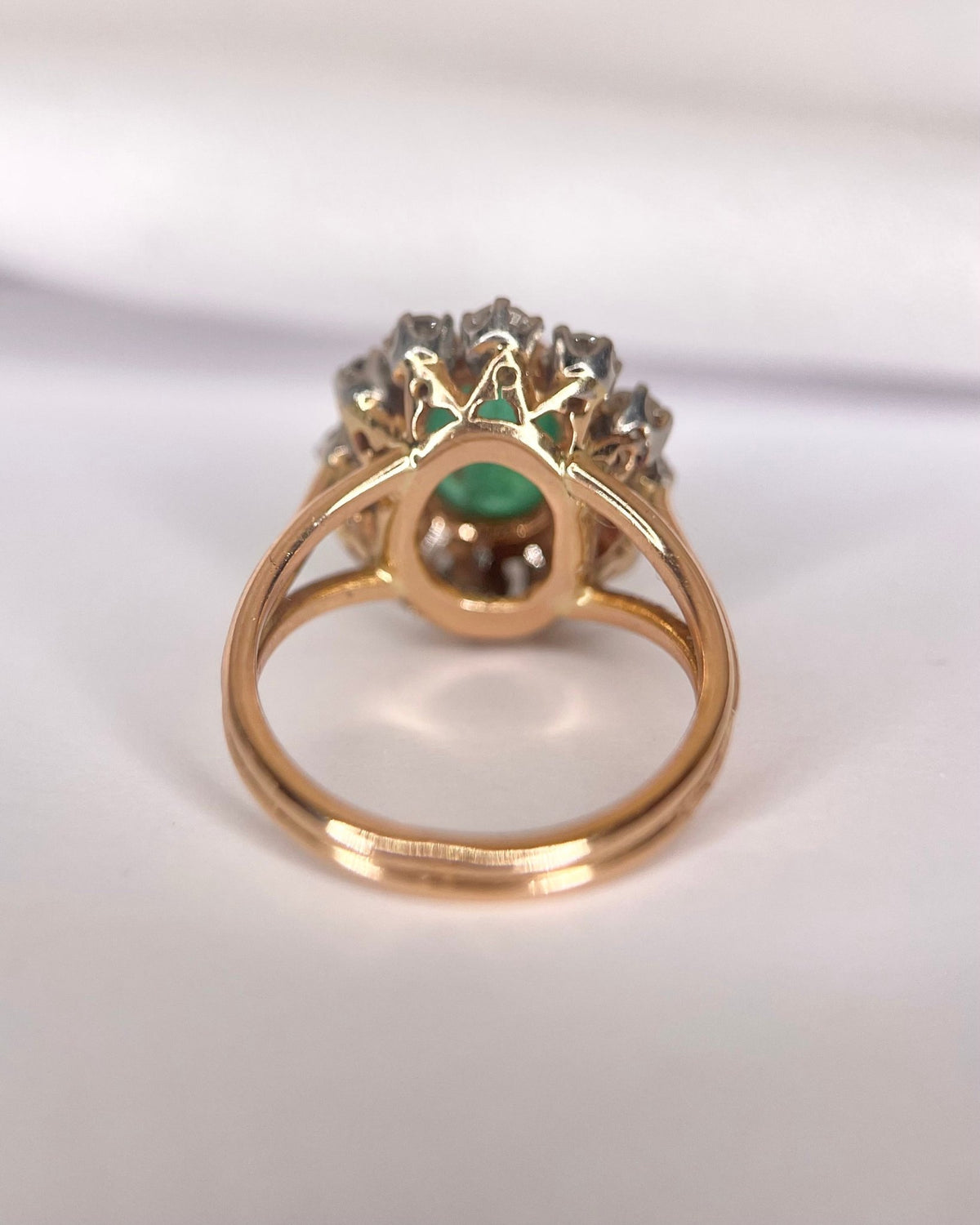 Bague Marguerite Émeraude Cabochon 3.15 carats & Diamants 0.84 carat "Aimée" - Elliade Paris