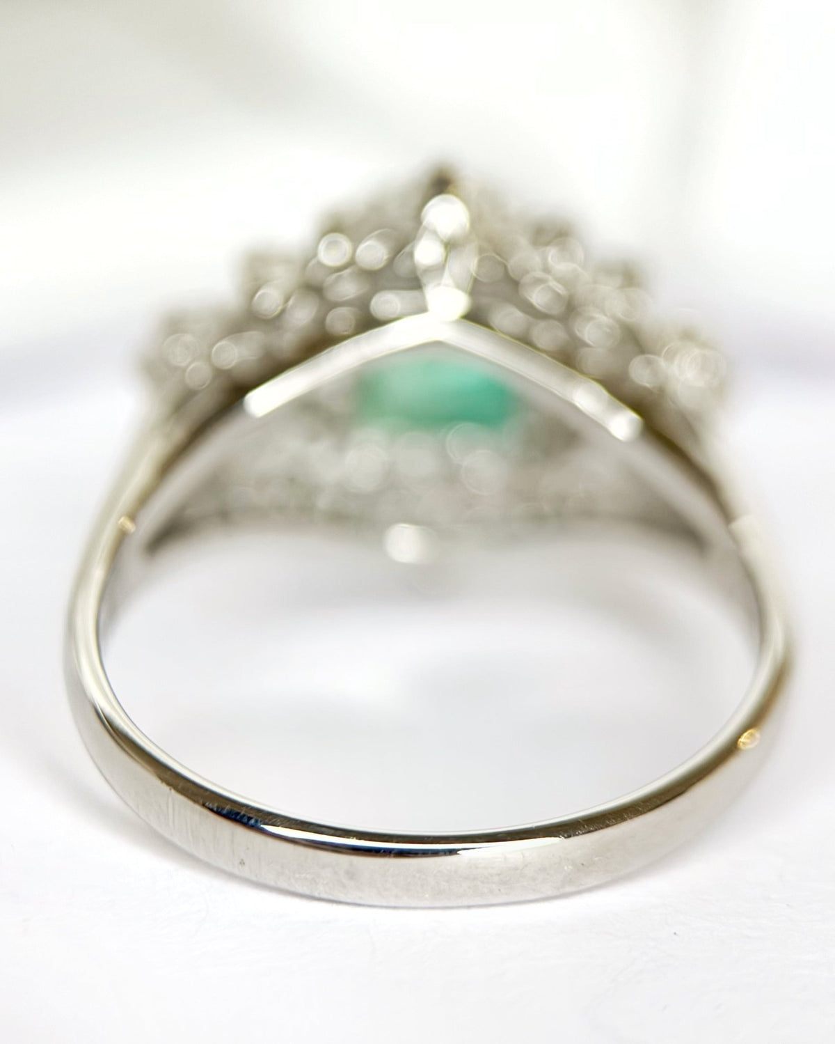 Bague Marguerite Émeraude Colombienne 0.81 carat & Diamants 0.39 carat "Laetitia" - Elliade Paris