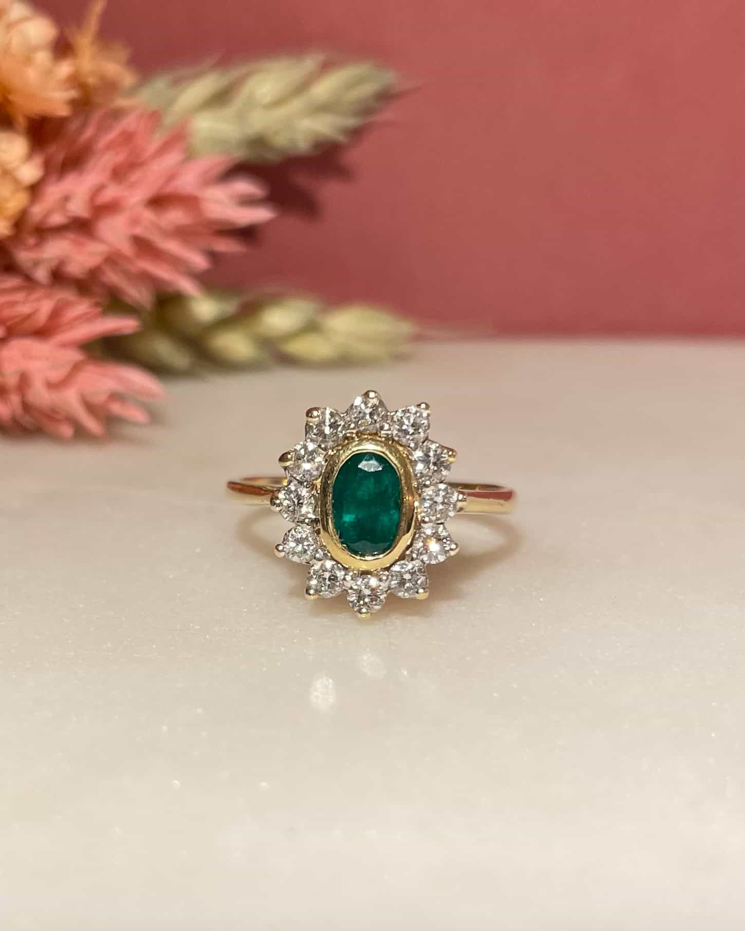 Bague Marguerite Émeraude & Diamants 0.60 carat "Ivana" - Elliade Paris