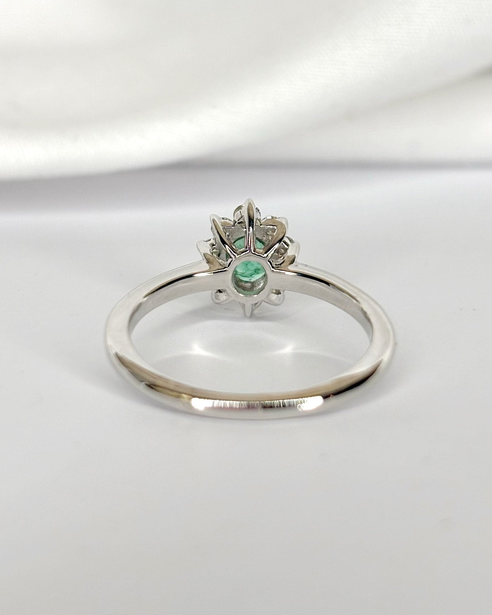 Bague Marguerite Émeraude & Diamants "Gretchen" - Elliade Paris
