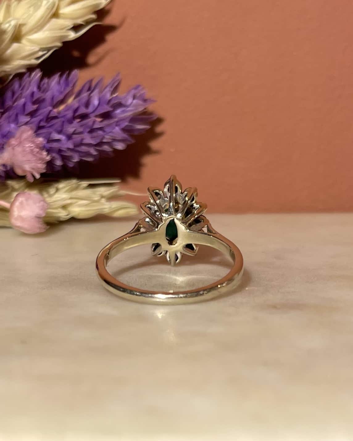 Bague Marguerite Émeraude & Diamants "Izaline" - Elliade Paris