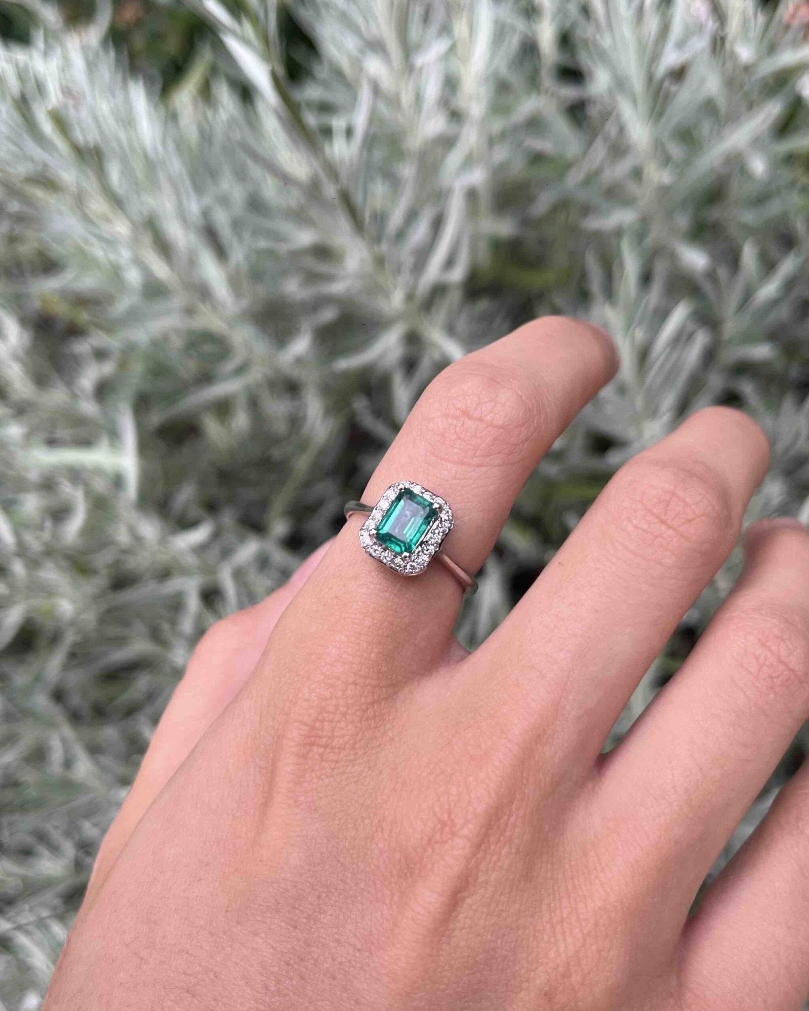 Bague Marguerite Émeraude et Diamants "Beryn" - Elliade Paris