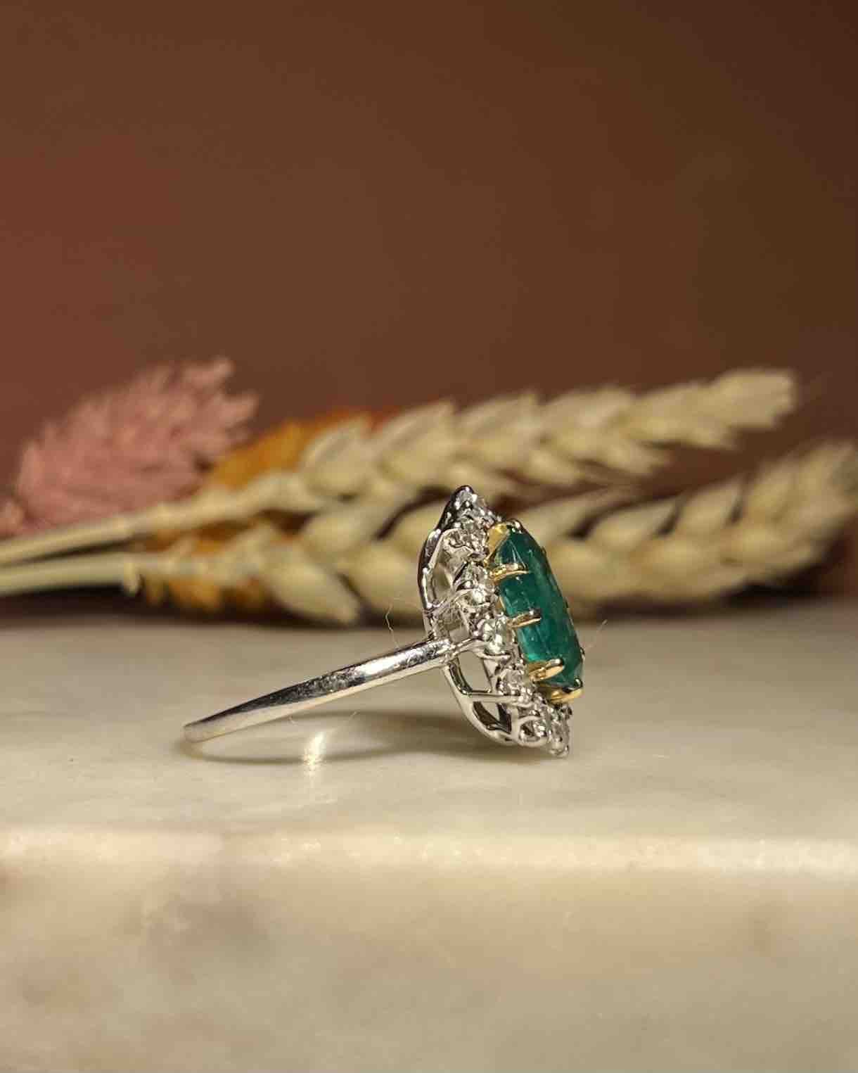 Bague Marguerite Émeraude et Diamants "Cassie" - Elliade Paris