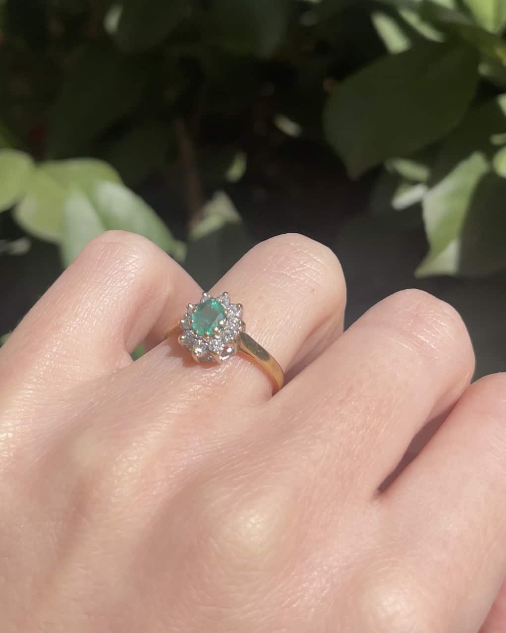 Anillo "Giovani" con margaritas de esmeralda y diamantes