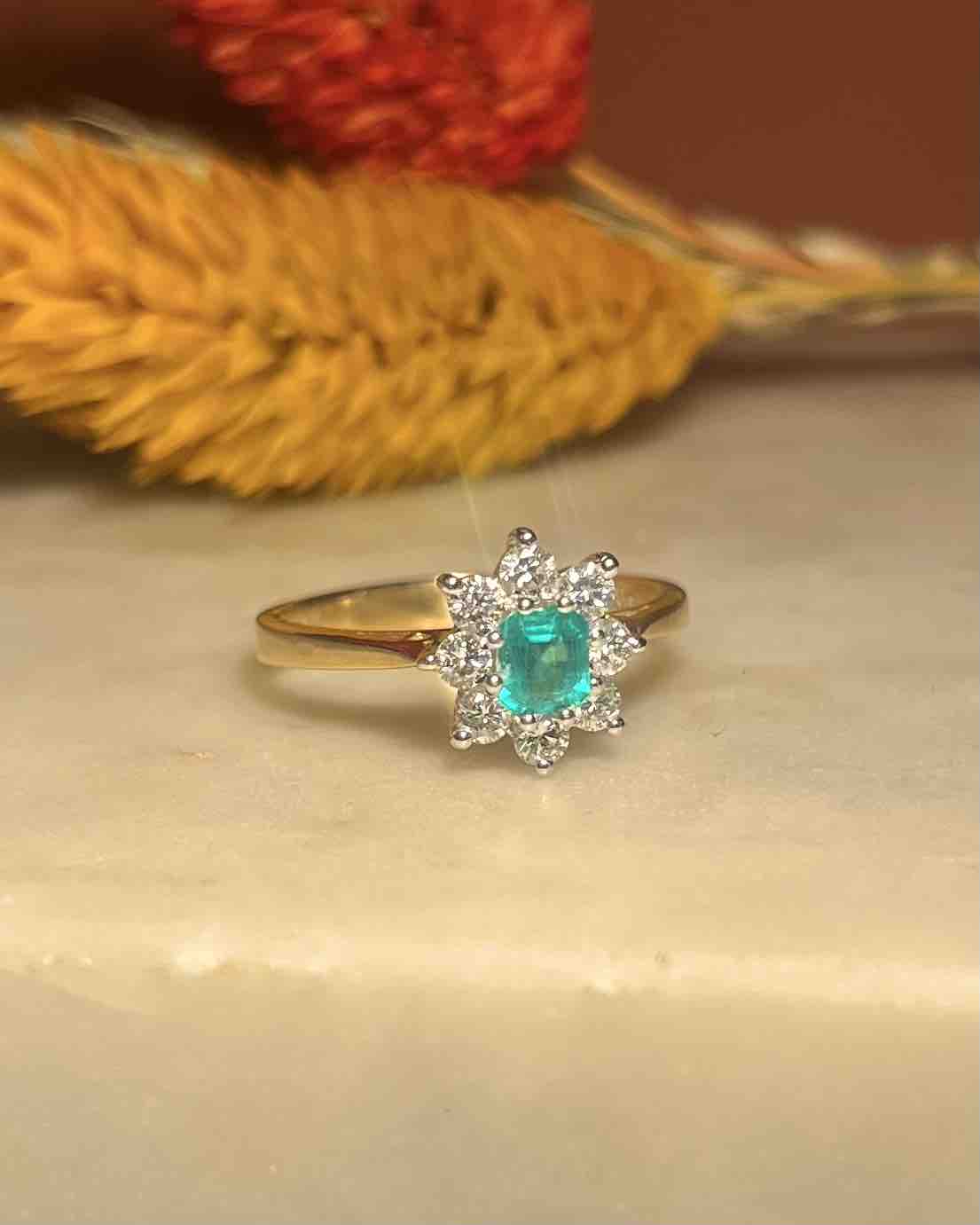 Bague Marguerite Émeraude et Diamants "Érine" - Elliade Paris