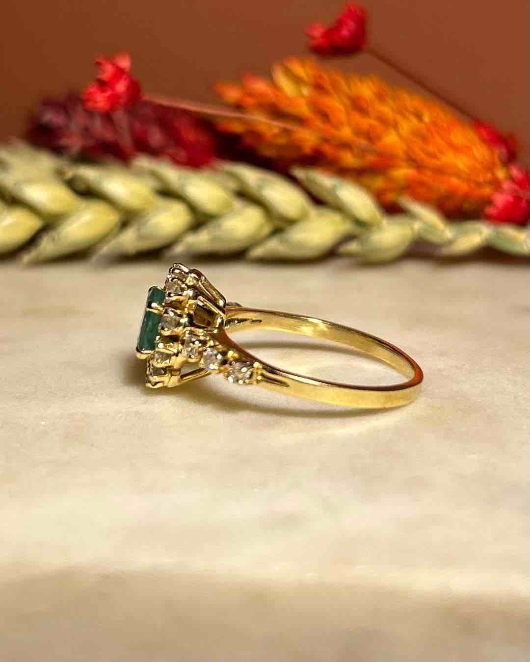 Bague Marguerite Émeraude et Diamants "Maryline" - Elliade Paris